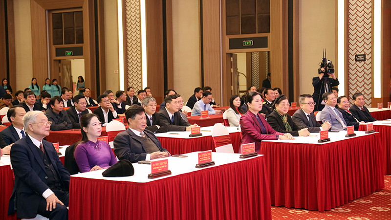 Các đại biểu tham dự buổi lễ. Các đại biểu tham dự buổi lễ.