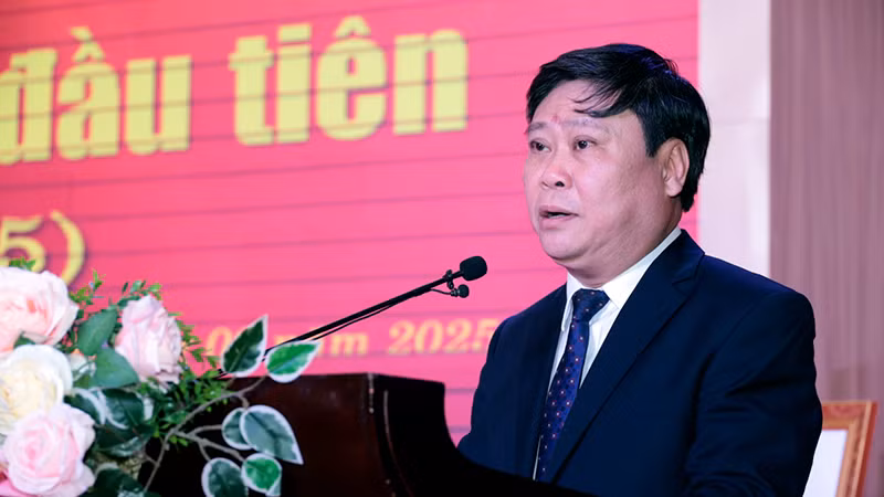 Đồng chí Mai Đức Thông, Tổng Biên tập Báo Tuyên Quang ôn lại chặng đường phát triển của báo.