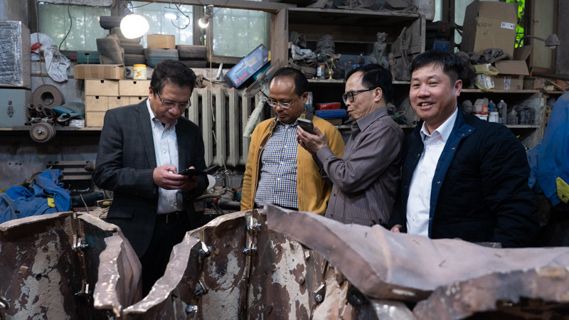 Đại sứ quán và cộng đồng người Việt tại Nga theo sát dự án dựng tượng. (Ảnh: THANH THỂ)