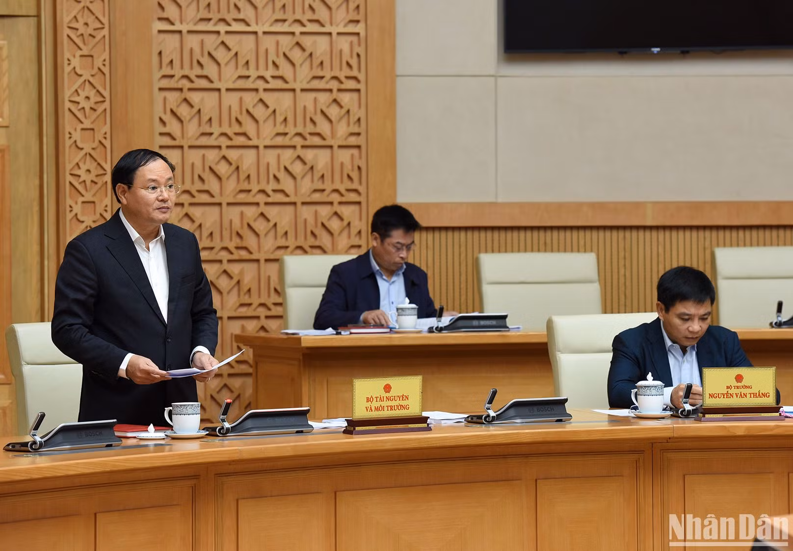 Thứ trưởng Tài nguyên và Môi trường Lê Minh Ngân báo cáo về Dự án Luật Đất đai (sửa đổi).