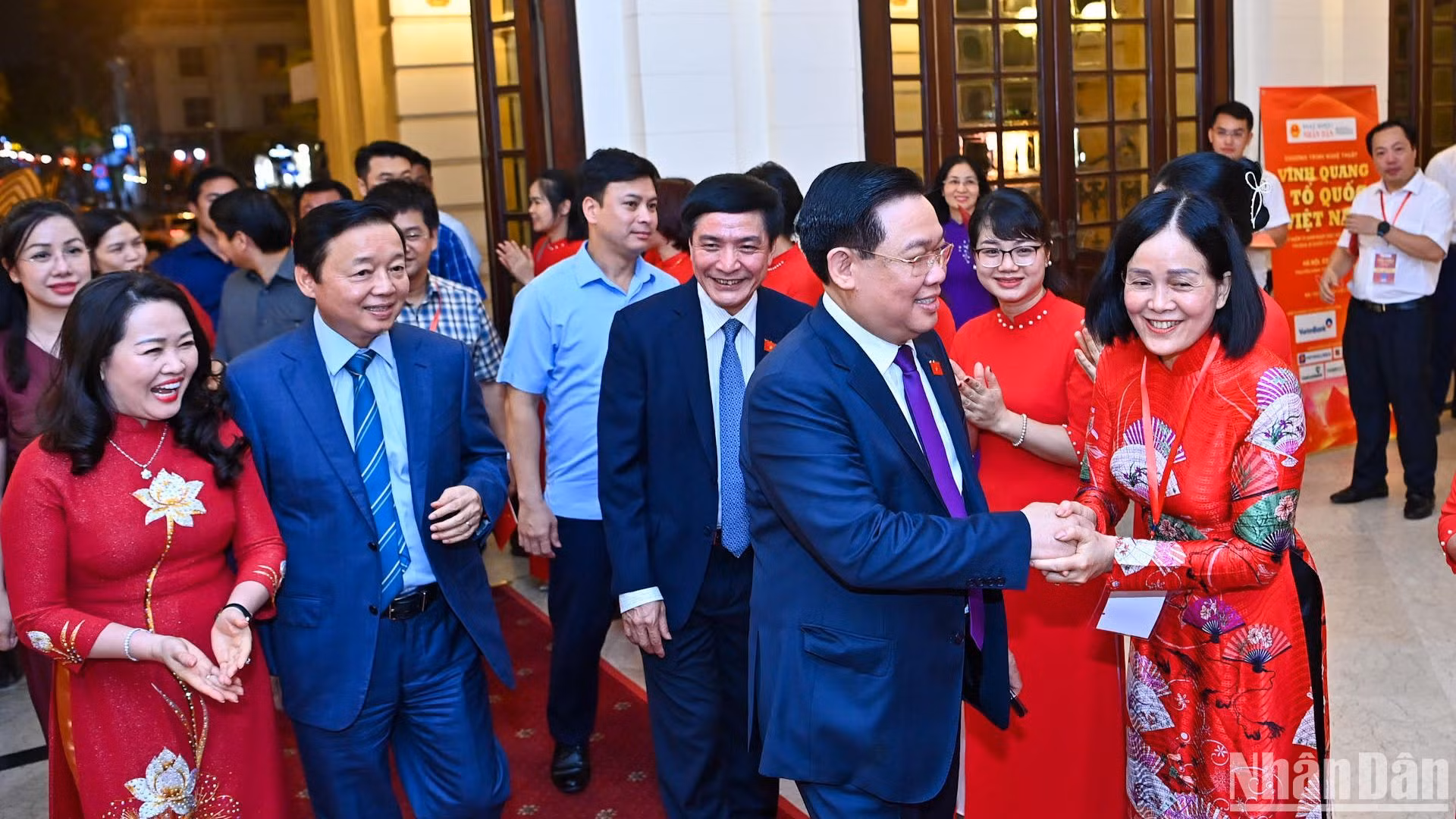 [Ảnh] Chủ tịch Quốc hội Vương Đình Huệ dự Chương trình nghệ thuật “Vinh quang Tổ quốc Việt Nam”