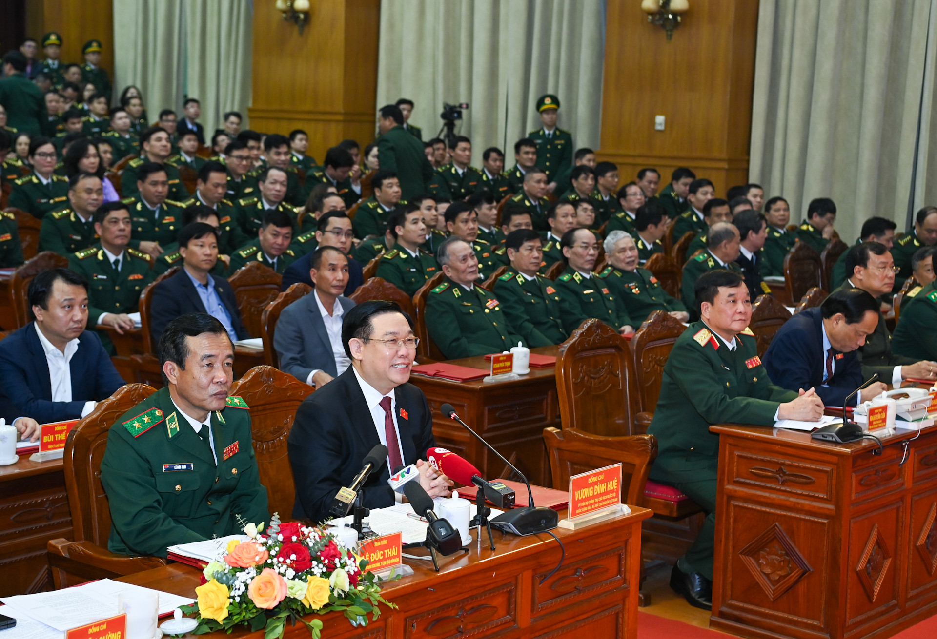 Chủ tịch Quốc hội Vương Đình Huệ trò chuyện trực tuyến với các cán bộ, chiến sĩ bộ đội biên phòng trên cả nước.