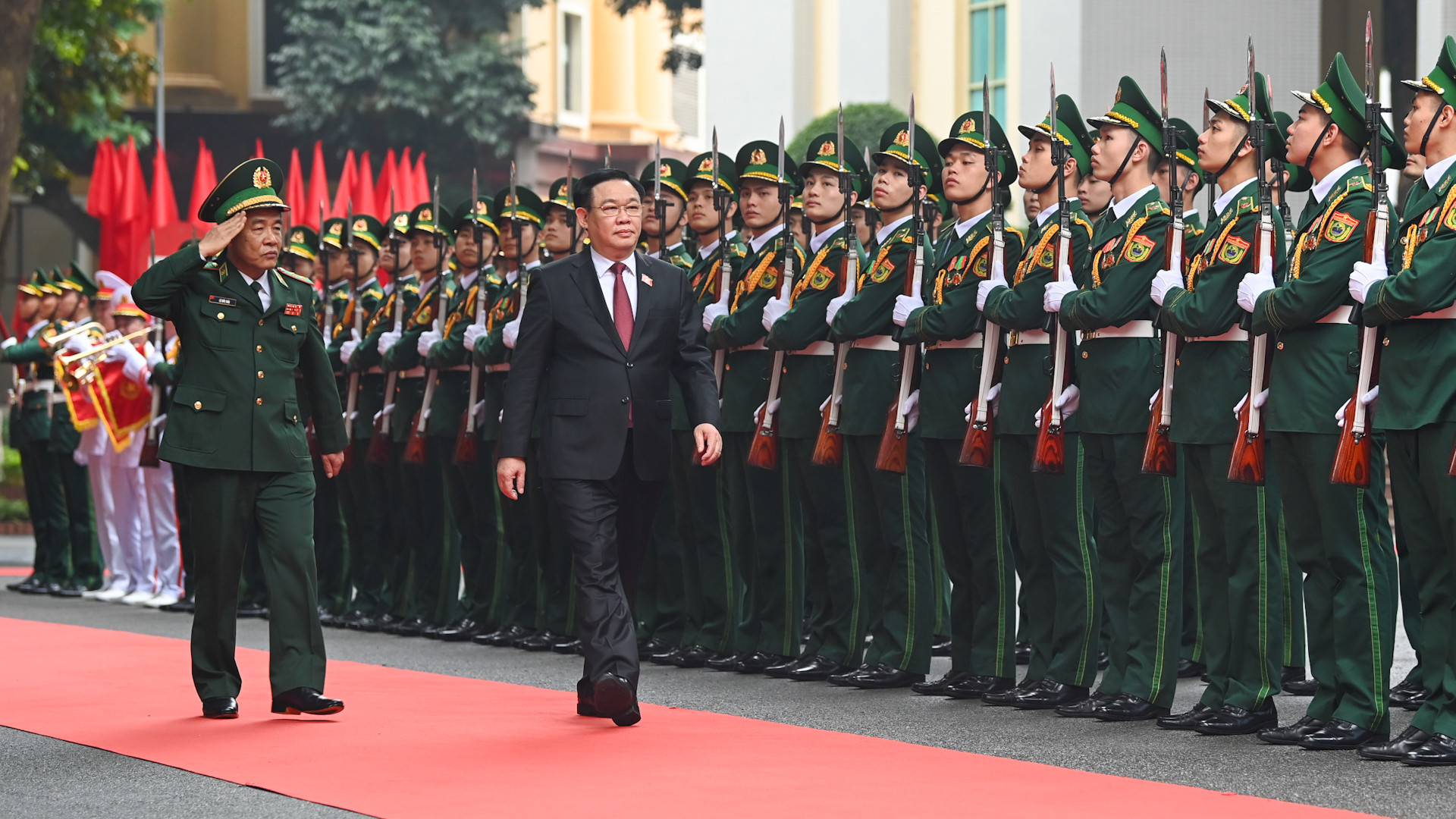 Chủ tịch Quốc hội Vương Đình Huệ đến thăm, chúc Tết tại Bộ Tư lệnh Bộ đội Biên phòng.
