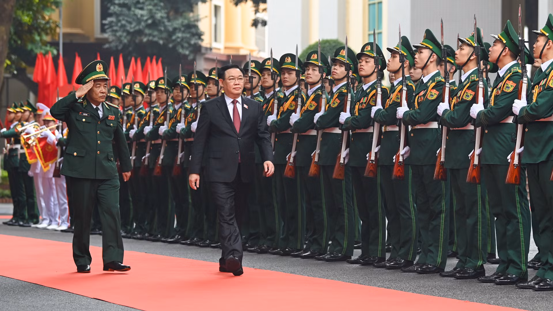 Chủ tịch Quốc hội Vương Đình Huệ đến thăm, chúc Tết tại Bộ Tư lệnh Bộ đội Biên phòng.