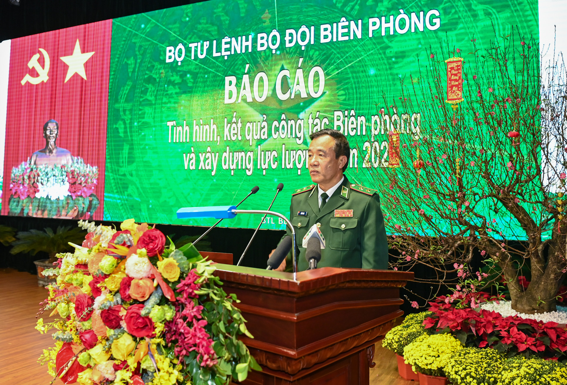 Trung tướng Lê Đức Thái, Tư lệnh Bộ đội Biên phòng báo cáo tại chương trình.