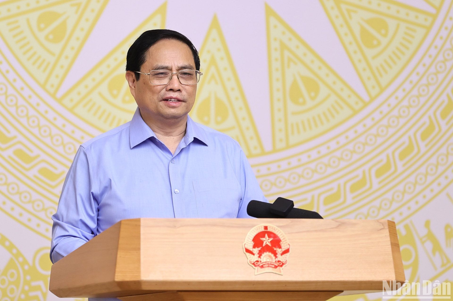 Phát biểu chỉ đạo Hội nghị, Thủ tướng đề nghị các đại biểu tập trung đánh giá, làm rõ những kết quả đạt được, những tồn tại, hạn chế trong cải cách hành chính. Phát biểu chỉ đạo Hội nghị, Thủ tướng đề nghị các đại biểu tập trung đánh giá, làm rõ những kết quả đạt được, những tồn tại, hạn chế trong cải cách hành chính.