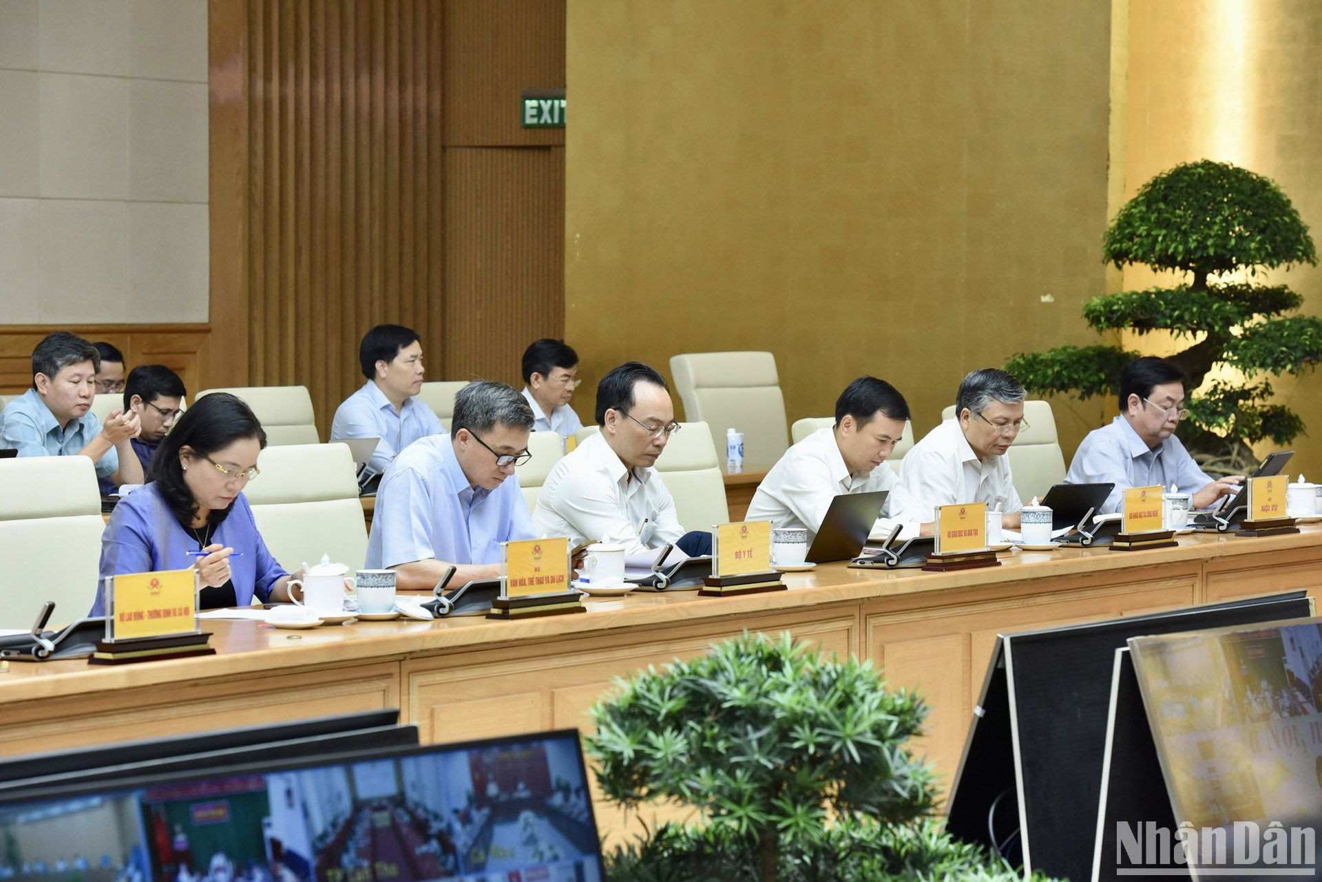 Đại diện lãnh đạo các Bộ, ban ngành tham dự hội nghị. Đại diện lãnh đạo các Bộ, ban ngành tham dự hội nghị.