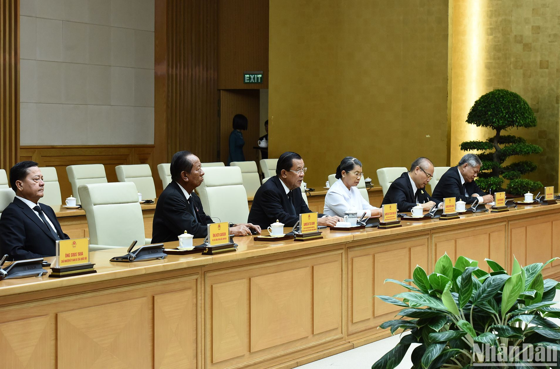 Chủ tịch Đảng Nhân dân Campuchia Samdech Hun Sen và các thành viên trong đoàn cùng tham tại buổi tiếp Chủ tịch Đảng Nhân dân Campuchia Samdech Hun Sen và các thành viên trong đoàn cùng tham tại buổi tiếp