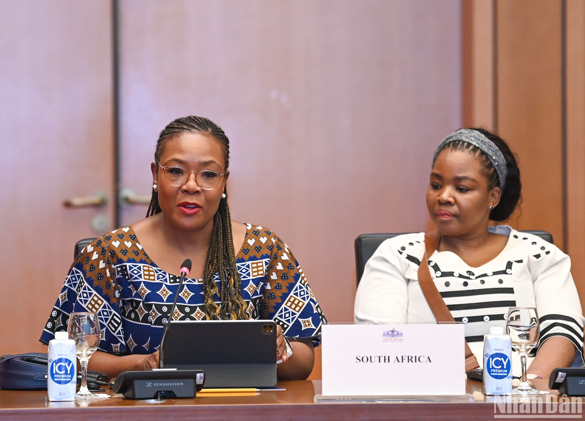 Tổng Kiểm toán cơ quan Kiểm toán Nam Phi Tsakani Maluleke phát biểu tại cuộc tiếp.