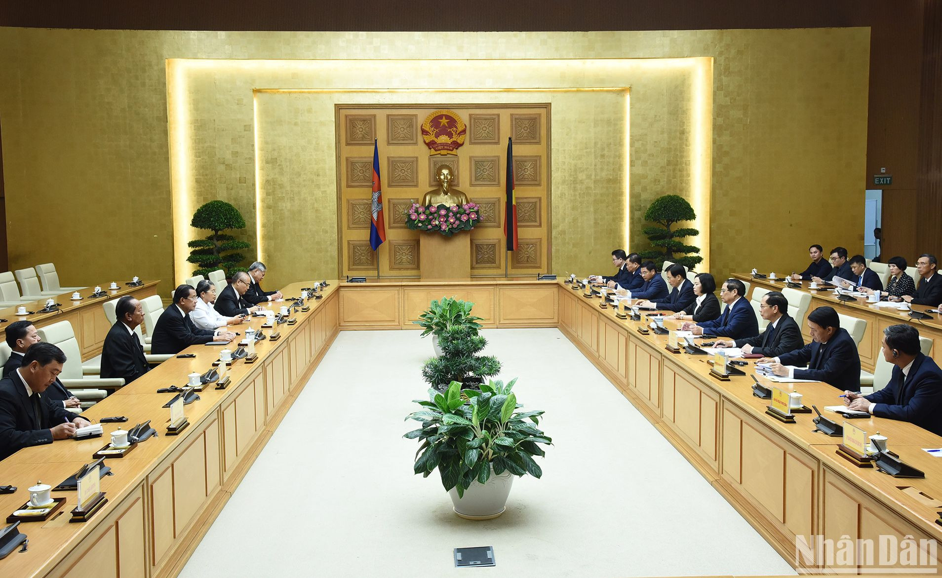 Quang cảnh buổi tiếp. Quang cảnh buổi tiếp.