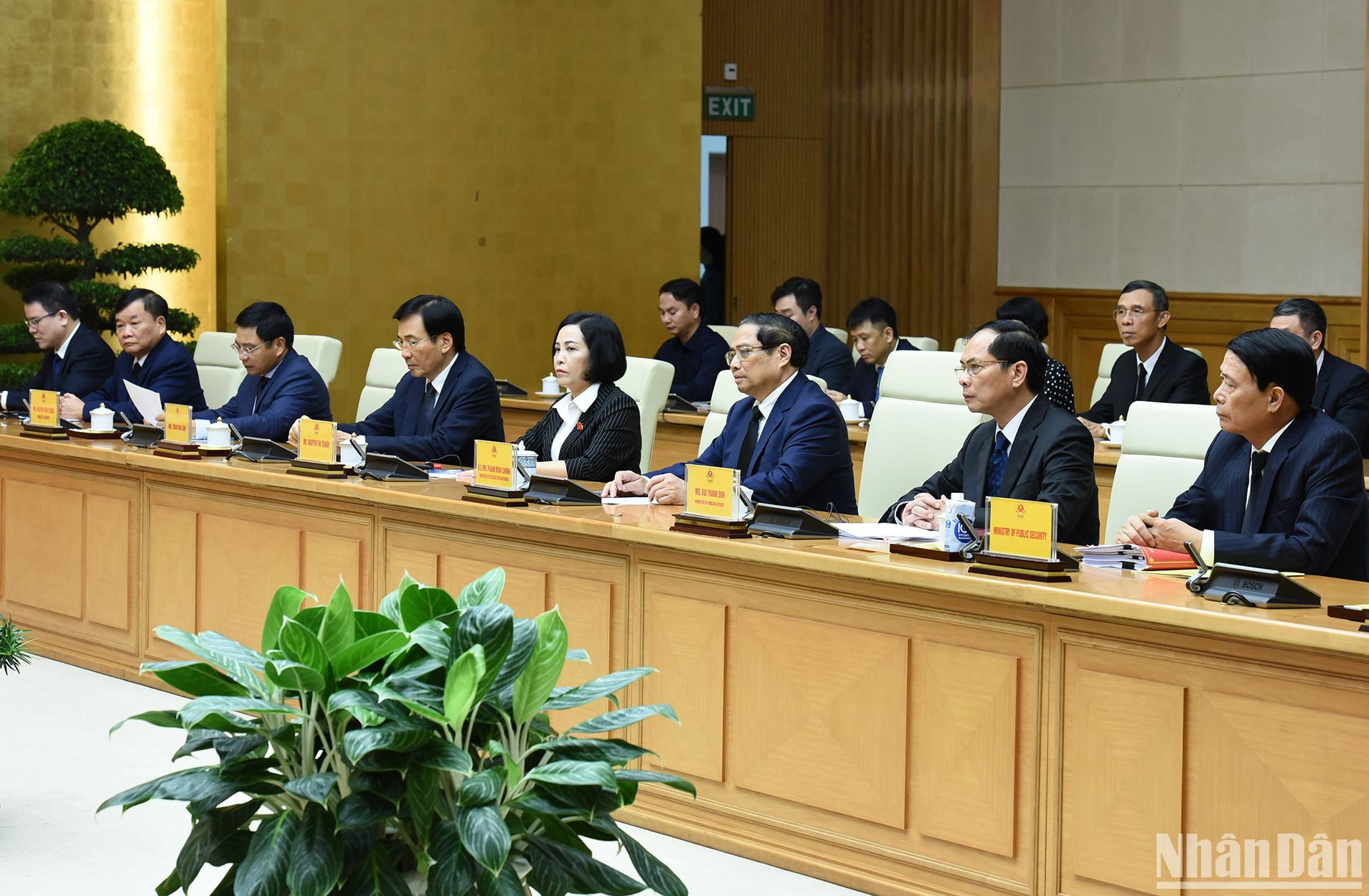 Thủ tướng Phạm Minh Chính và đại diện lãnh đạo các bộ ban ngành tham dự buổi tiếp. Thủ tướng Phạm Minh Chính và đại diện lãnh đạo các bộ ban ngành tham dự buổi tiếp.