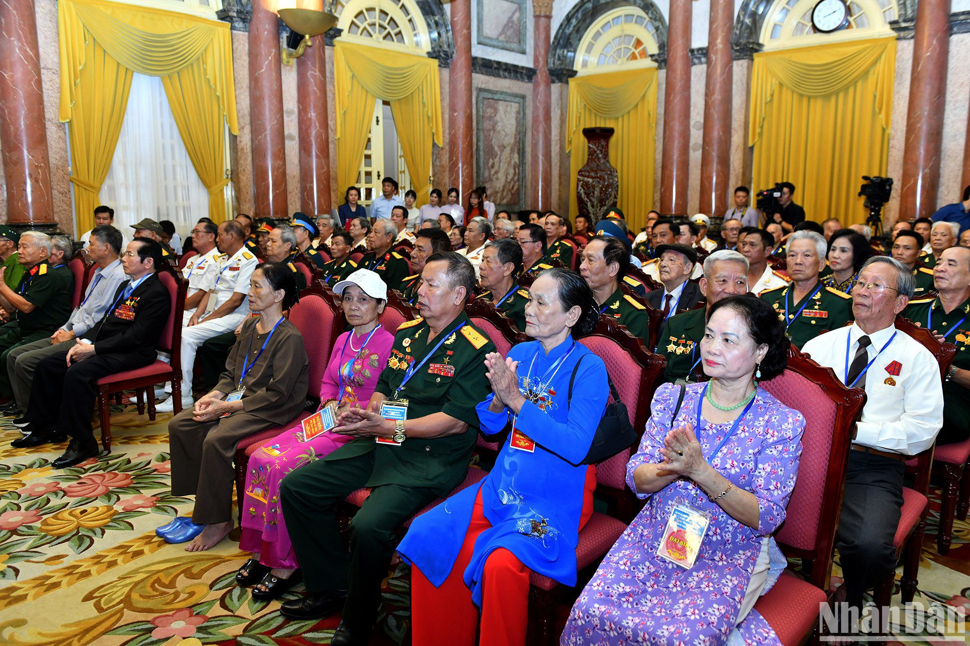 Các đại biểu tham dự buổi gặp.