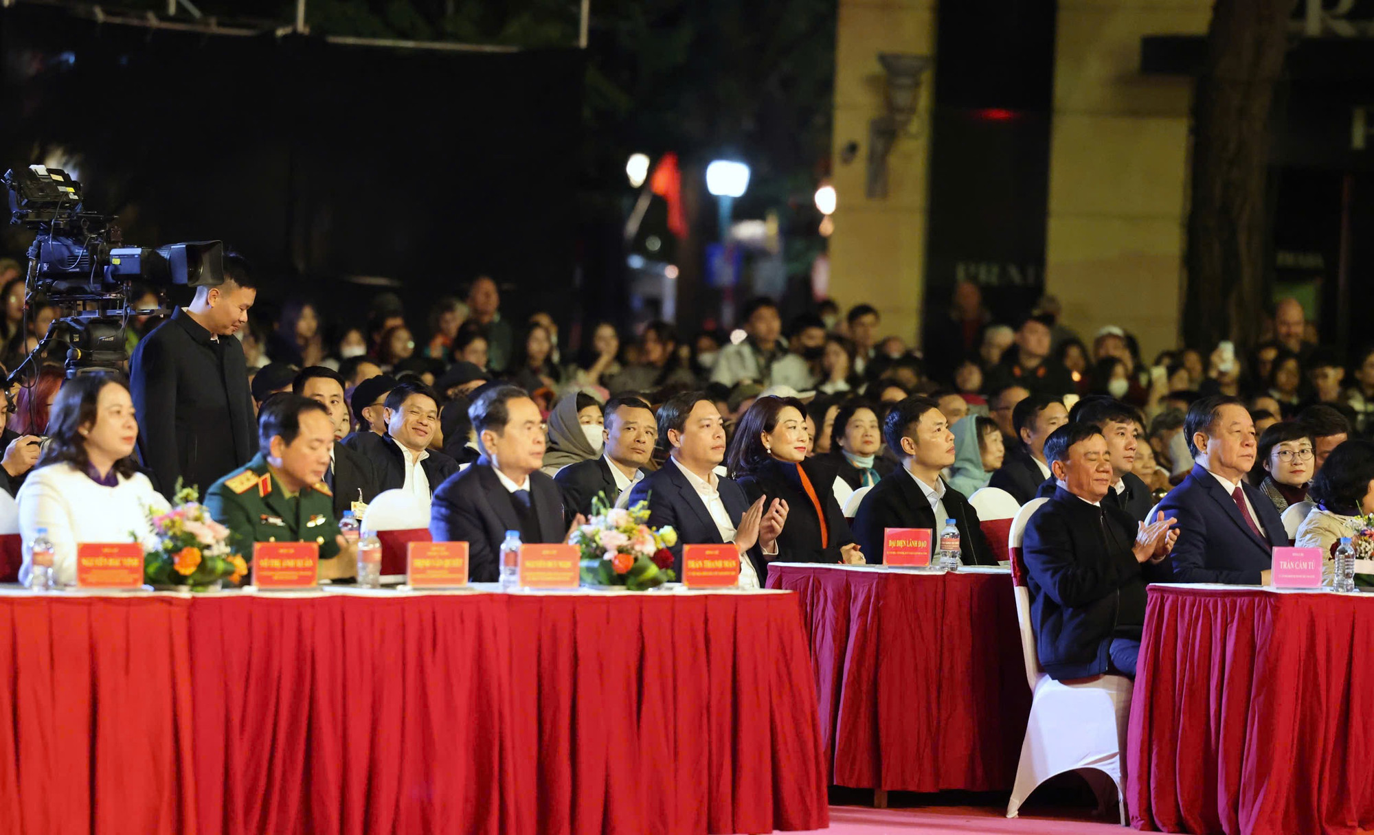 Chủ tịch Quốc hội Trần Thanh Mẫn, Thường trực Ban Bí thư Trần Cẩm Tú và các đại biểu dự chương trình.