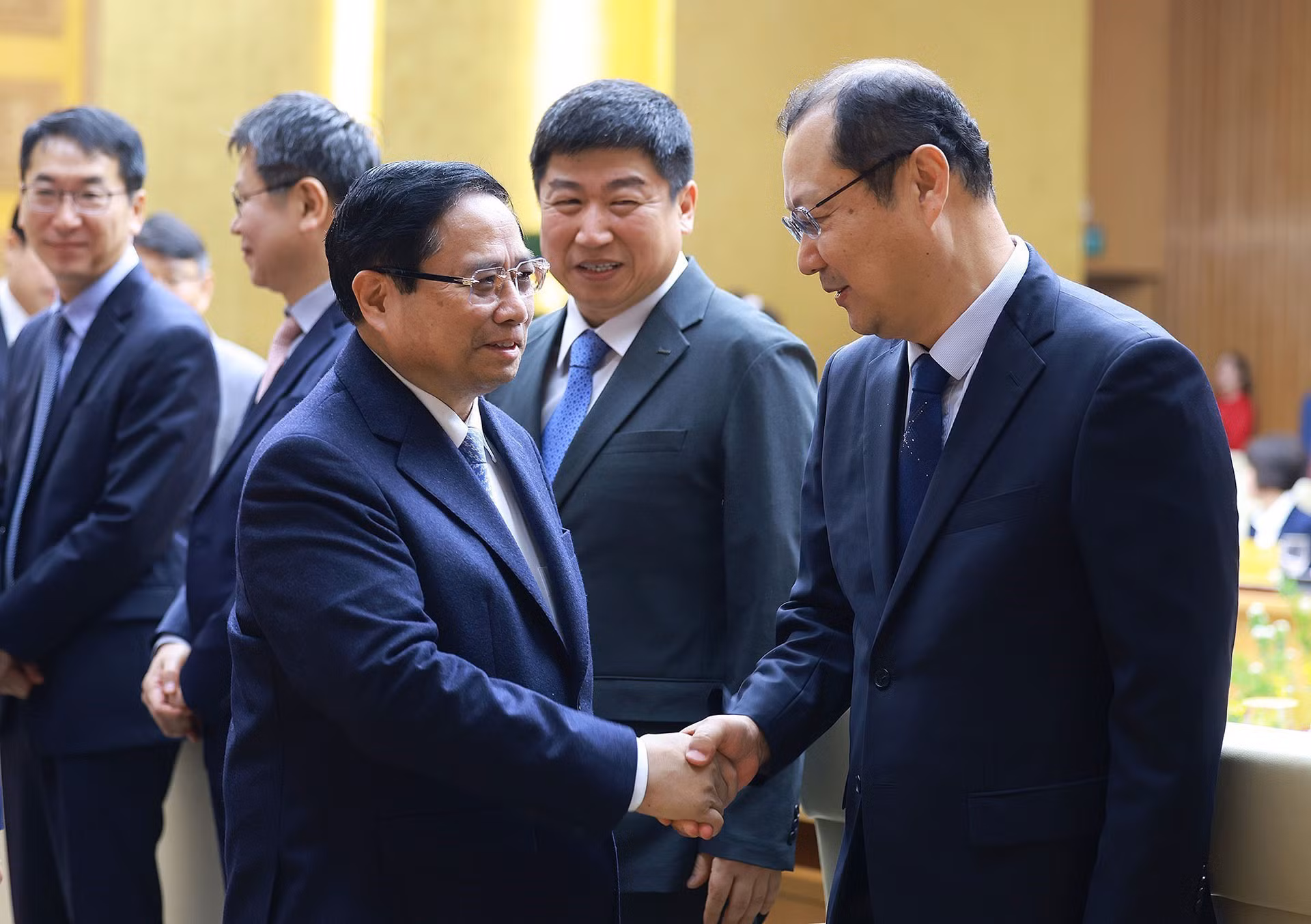 Thủ tướng Phạm Minh Chính với đại diện các doanh nghiệp Hàn Quốc. Ảnh: Dương Giang/TTXVN