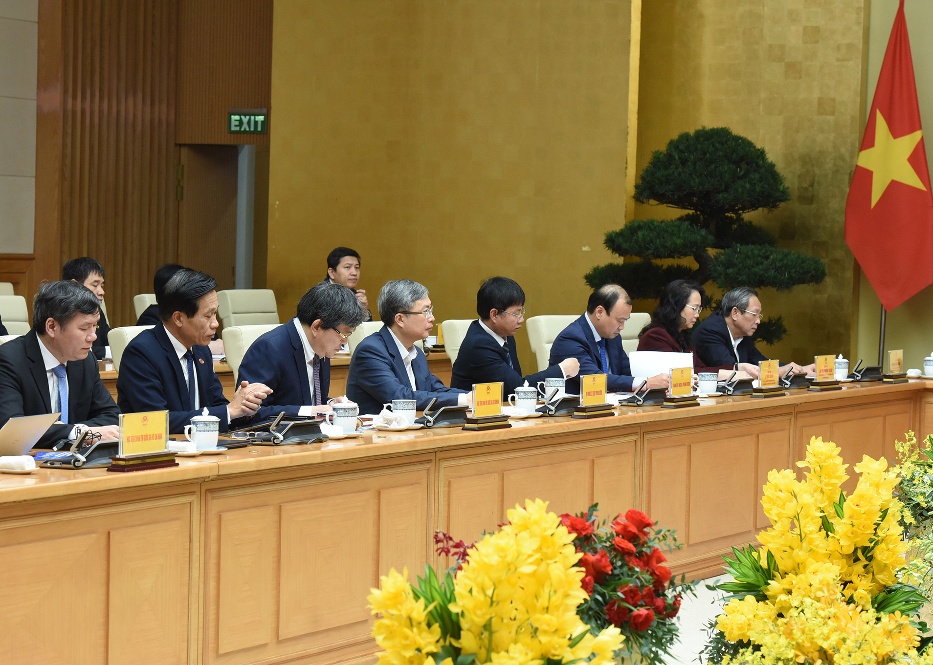 Lãnh đạo các bộ, ngành, cơ quan Trung ương tham dự buổi làm việc.