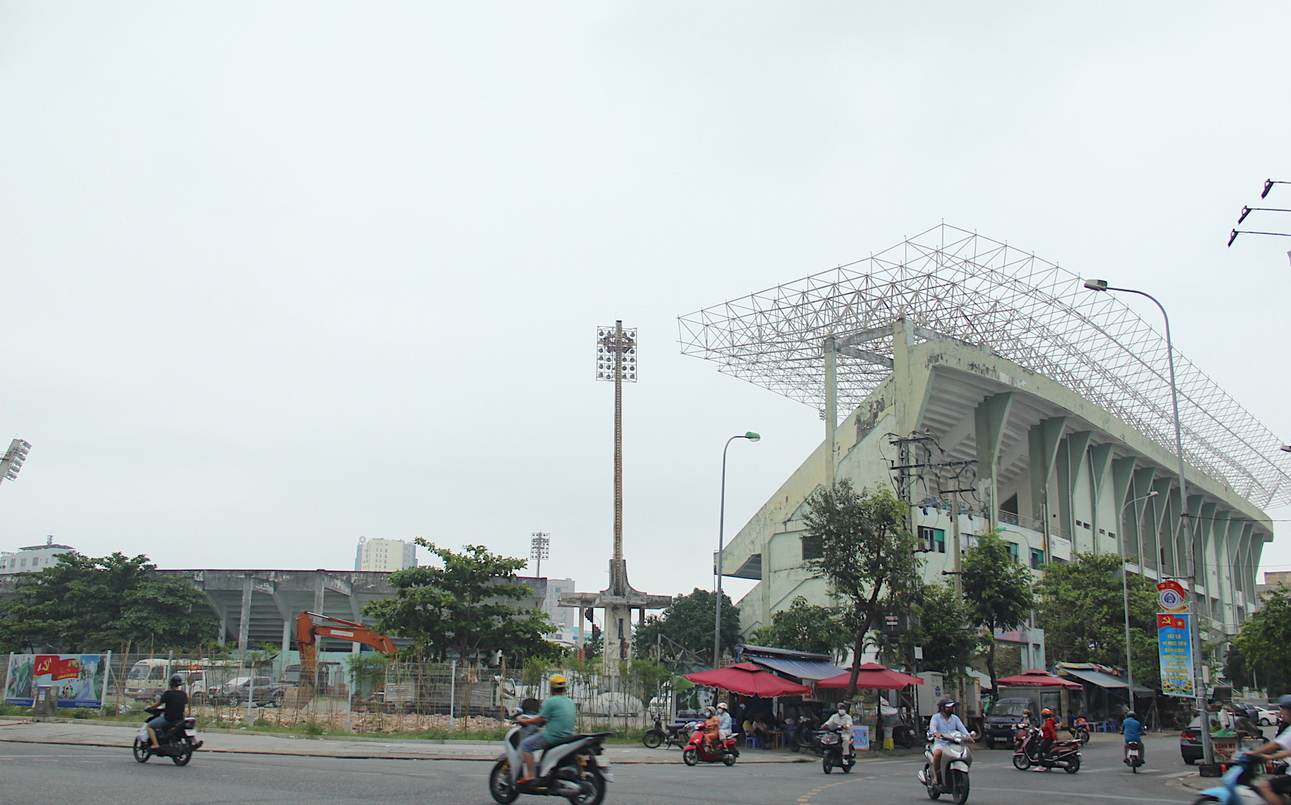 Sân vận động Chi Lăng nhìn từ phía ngoài.