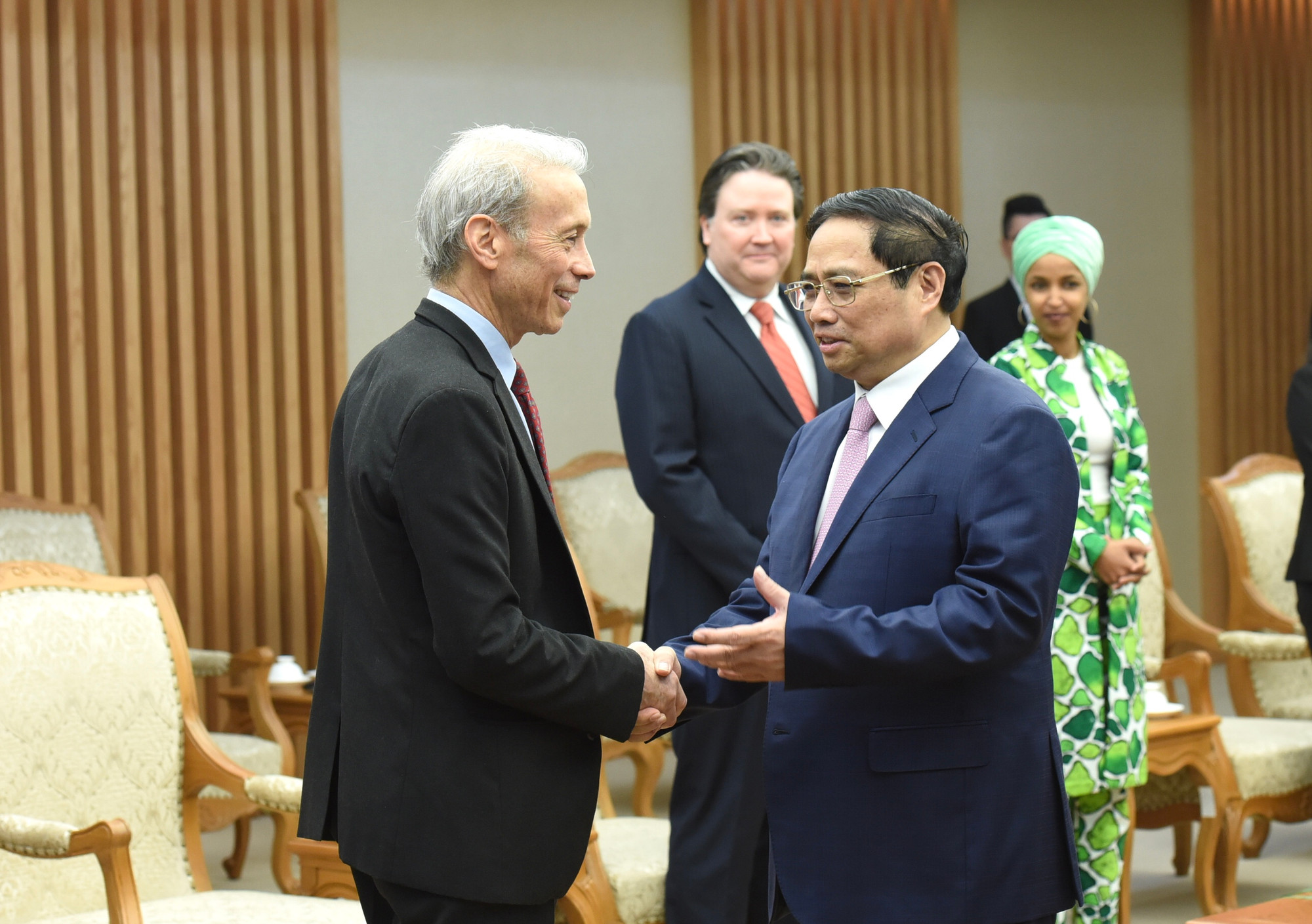 Thủ tướng Phạm Minh Chính đón các thành viên đoàn nghị sĩ Hoa Kỳ do Thượng nghị sĩ Jeff Merkley dẫn đầu.