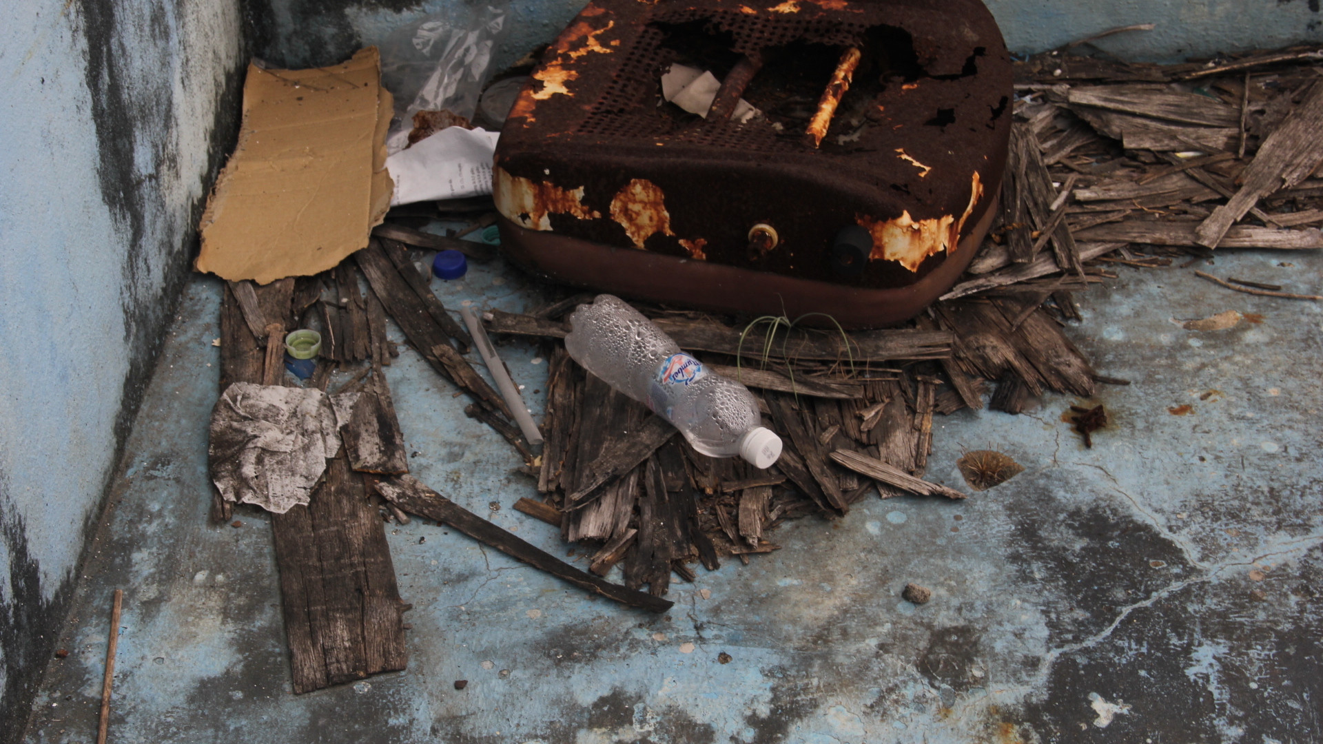 Hiện trạng ô nhiễm môi trường tích tụ rất nhiều năm.