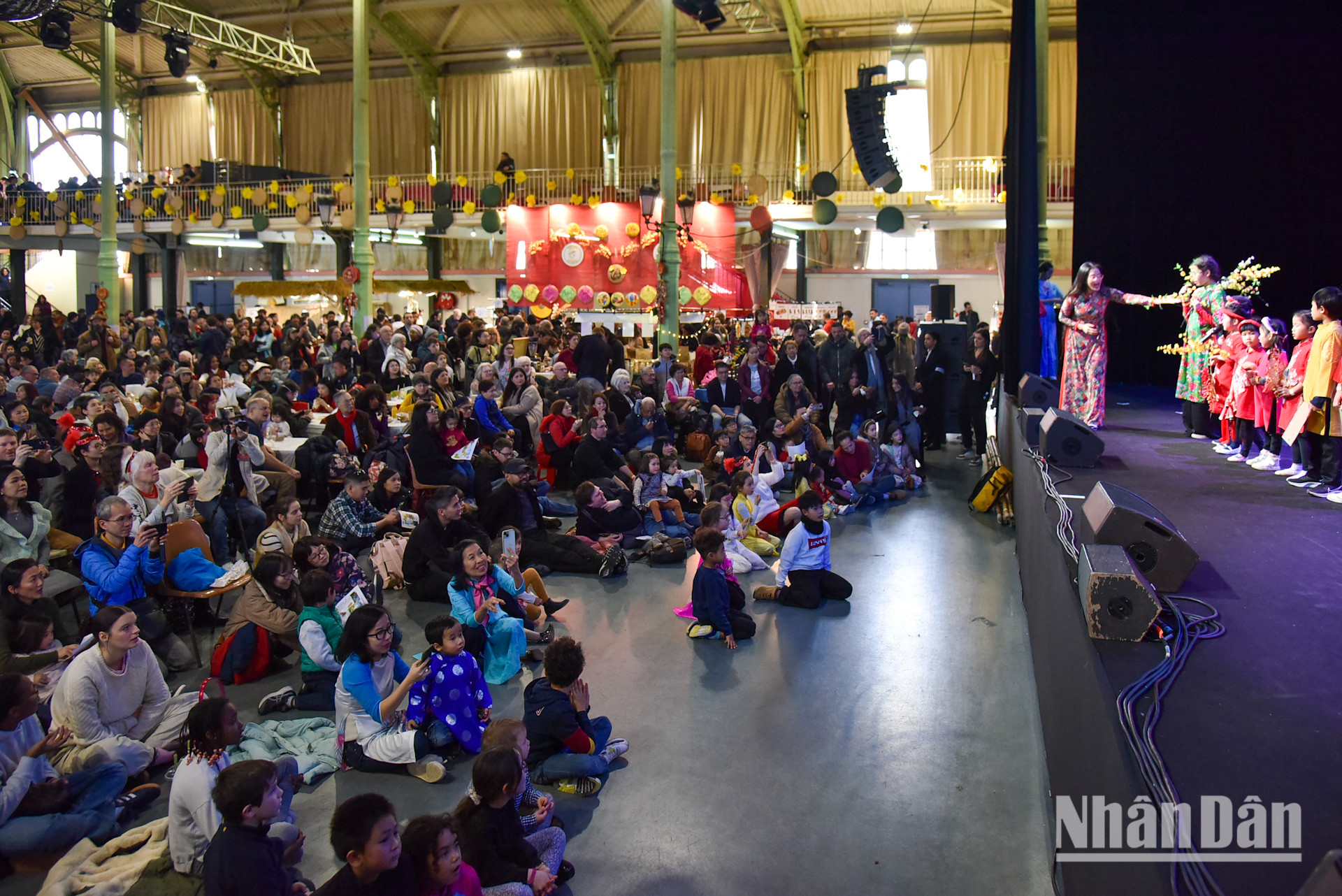 Đặc biệt, bà con kiều bào tại Pháp chung tay hưởng ứng lời kêu gọi của UGVF, quyên góp được 15.784 euro nhằm giúp đỡ các gia đình bị ảnh hưởng bởi cơn bão Yagi vượt qua khó khăn và ổn định cuộc sống.