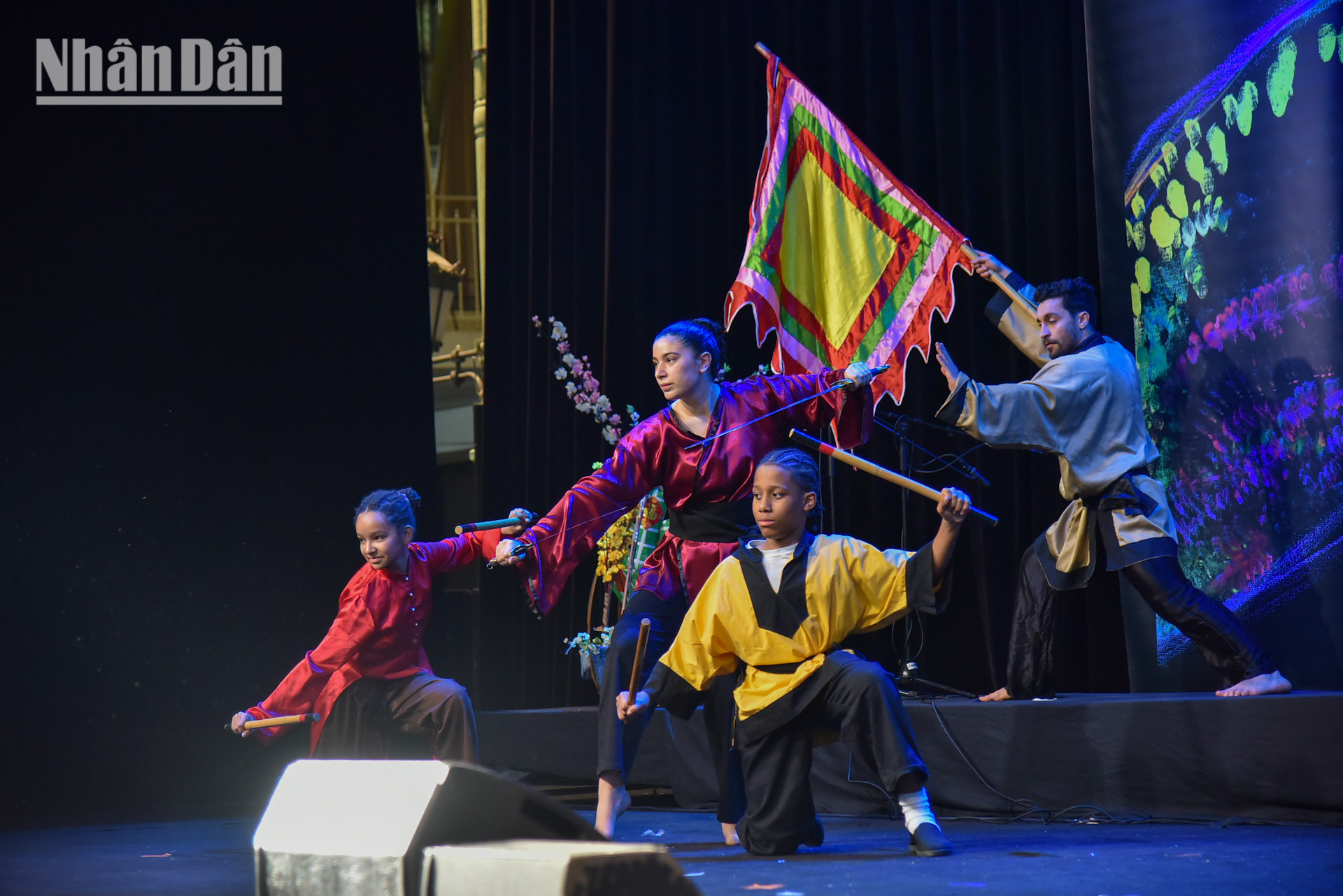 Chia sẻ với phóng viên Báo Nhân Dân, ba nữ võ sinh người Pháp gồm Ileana Antigny, Camille Mathé và Roxane David cho biết, dù tuổi đời còn rất trẻ nhưng đã có từ 3 đến 7 năm gắn bó với Võ đường Sơn Long. Theo học bộ môn này, ba cô gái được rèn luyện về sức khỏe, kỹ thuật phòng thủ bảo vệ bản thân qua những thế võ uy lực và đường quyền uyển chuyển. Cùng với đó, võ thuật cổ truyền Việt Nam dù được giảng dạy bằng ngôn ngữ tiếng Pháp nhưng vẫn truyền tải được tinh thần thượng võ và anh dũng của người dân Việt Nam.