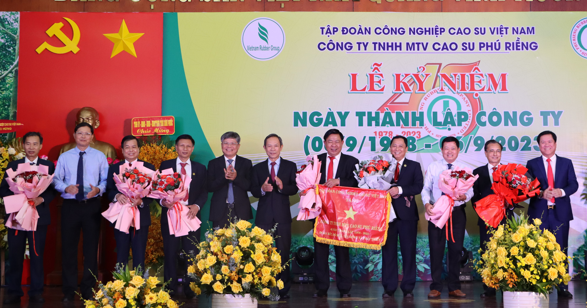 Công ty cao-su Phú Riềng kỷ niệm 45 năm ngày thành lập.
