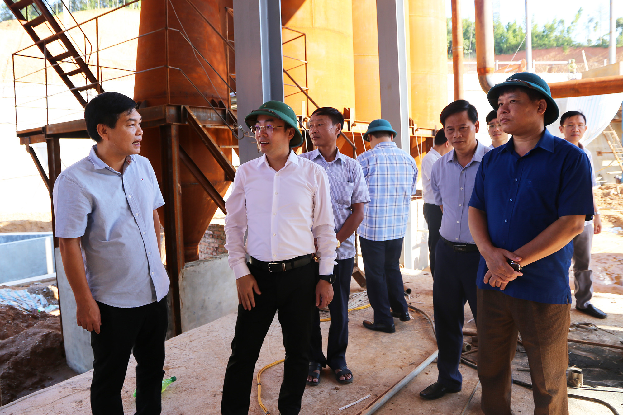 Bắc Kạn phấn đấu đến đến năm 2025, tỷ lệ cán bộ trẻ là lãnh đạo chủ chốt các sở, ban, ngành và tương đương đạt từ 5% trở lên. (Trong ảnh: Lãnh đạo tỉnh Bắc Kạn kiểm tra dự án chế biến khoáng sản tại Chợ Đồn). (Ảnh: THU TRANG) Bắc Kạn phấn đấu đến đến năm 2025, tỷ lệ cán bộ trẻ là lãnh đạo chủ chốt các sở, ban, ngành và tương đương đạt từ 5% trở lên. (Trong ảnh: Lãnh đạo tỉnh Bắc Kạn kiểm tra dự án chế biến khoáng sản tại Chợ Đồn). (Ảnh: THU TRANG)