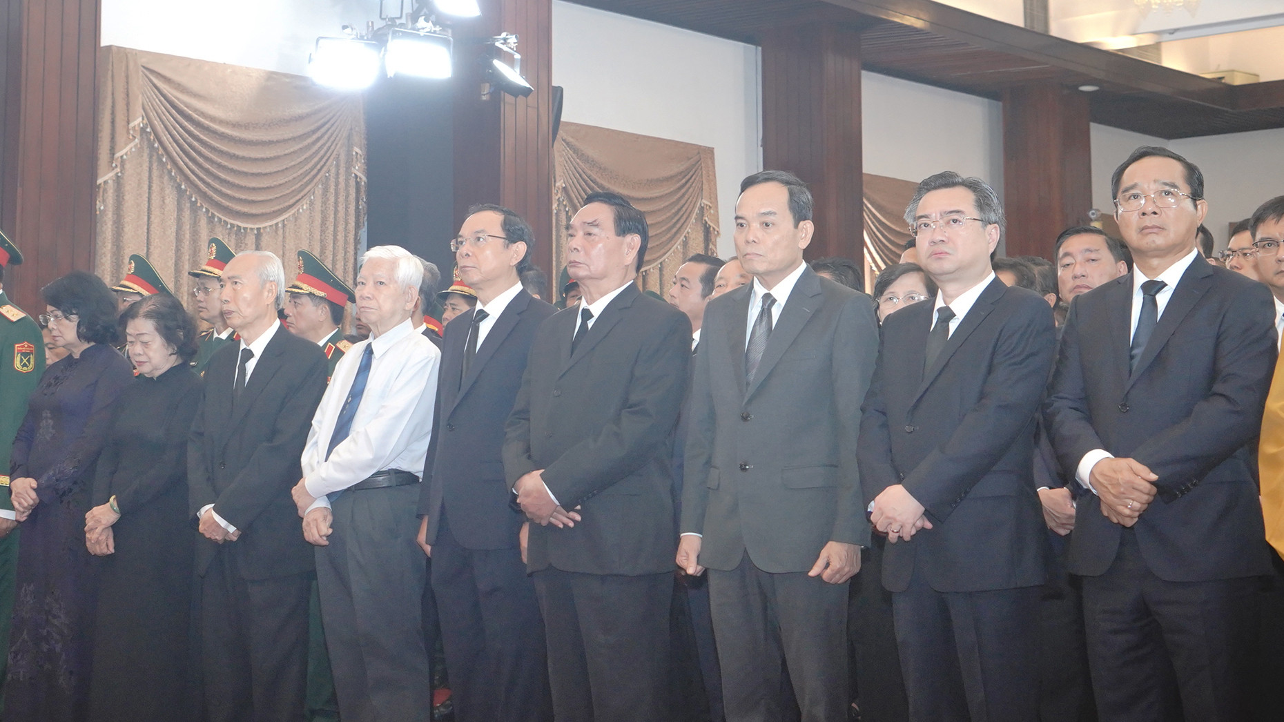 Lãnh đạo, nguyên lãnh đạo đảng, nhà nước và Thành phố Hồ Chí Minh dự lễ truy điệu tại Hội trường Thống Nhất.
