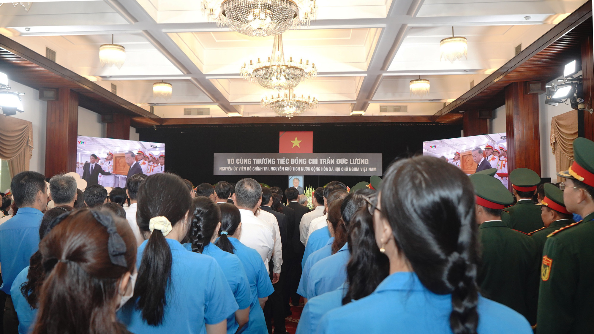 Lễ truy điệu nguyên Chủ tịch nước Trần Đức Lương tại Hội trường Thống Nhất,Thành phố Hồ Chí Minh diễn ra trong không khí trang nghiêm và xúc động.