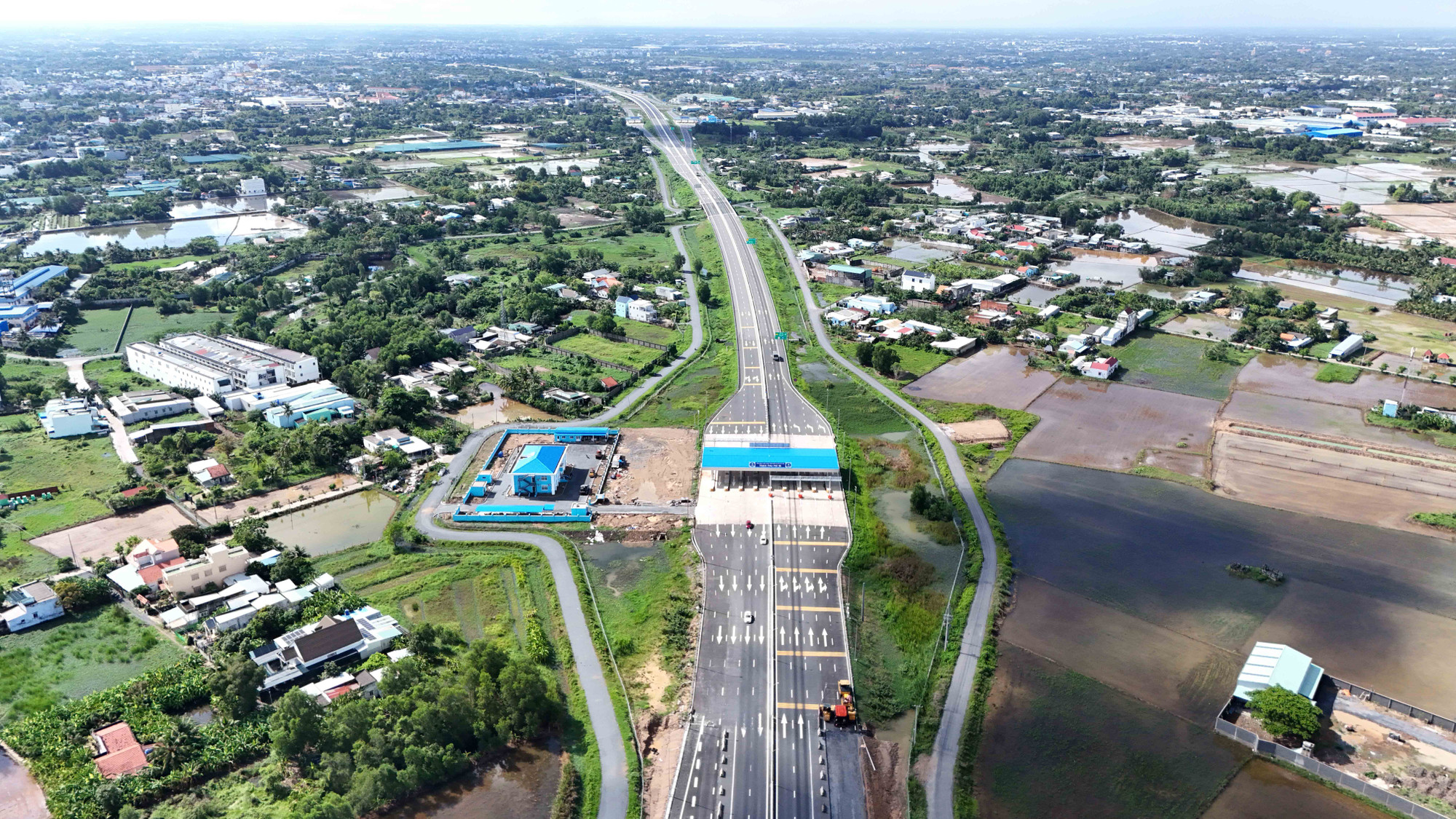 Điểm đầu cao tốc Bến Lức-Long Thành tại nút giao Mỹ Yên thuộc địa phận huyện Bến Lức, tỉnh Long An. Điểm đầu cao tốc Bến Lức-Long Thành tại nút giao Mỹ Yên thuộc địa phận huyện Bến Lức, tỉnh Long An.
