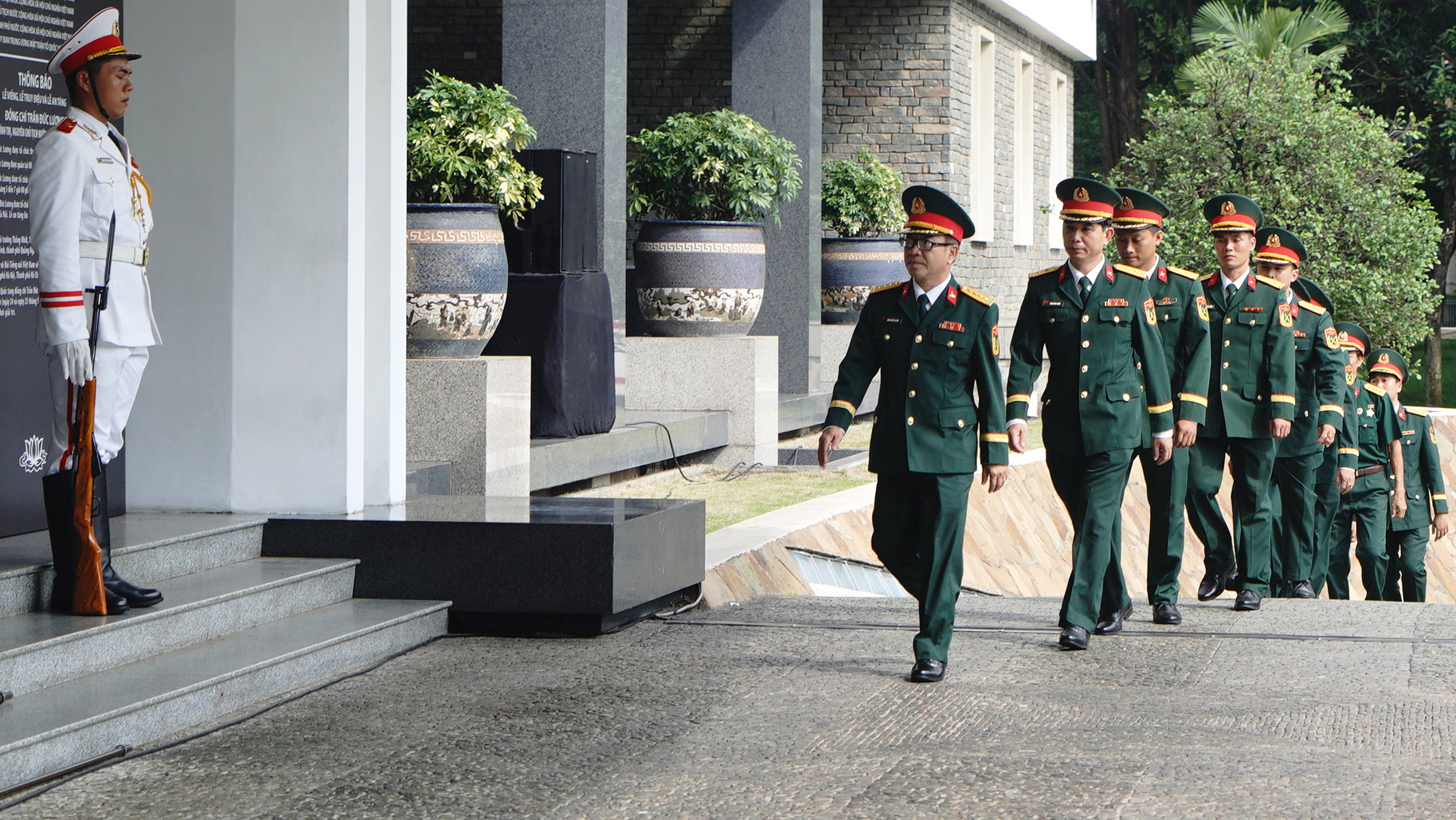 Đông đảo đoàn quân-dân-chính-đảng thành phố Thủ Đức và các quận huyện, các sở, ban, ngành, đoàn thể chính trị-xã hội thành phố; quần chúng nhân dân…