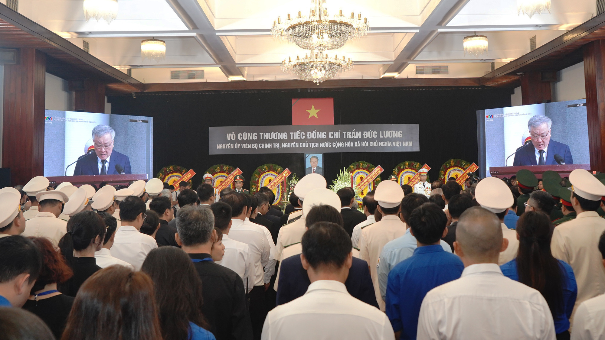 Từ sáng sớm, các đoàn đại biểu Thành phố Hồ Chí Minh đã đến Hội trường Thống Nhất để đăng ký viếng.