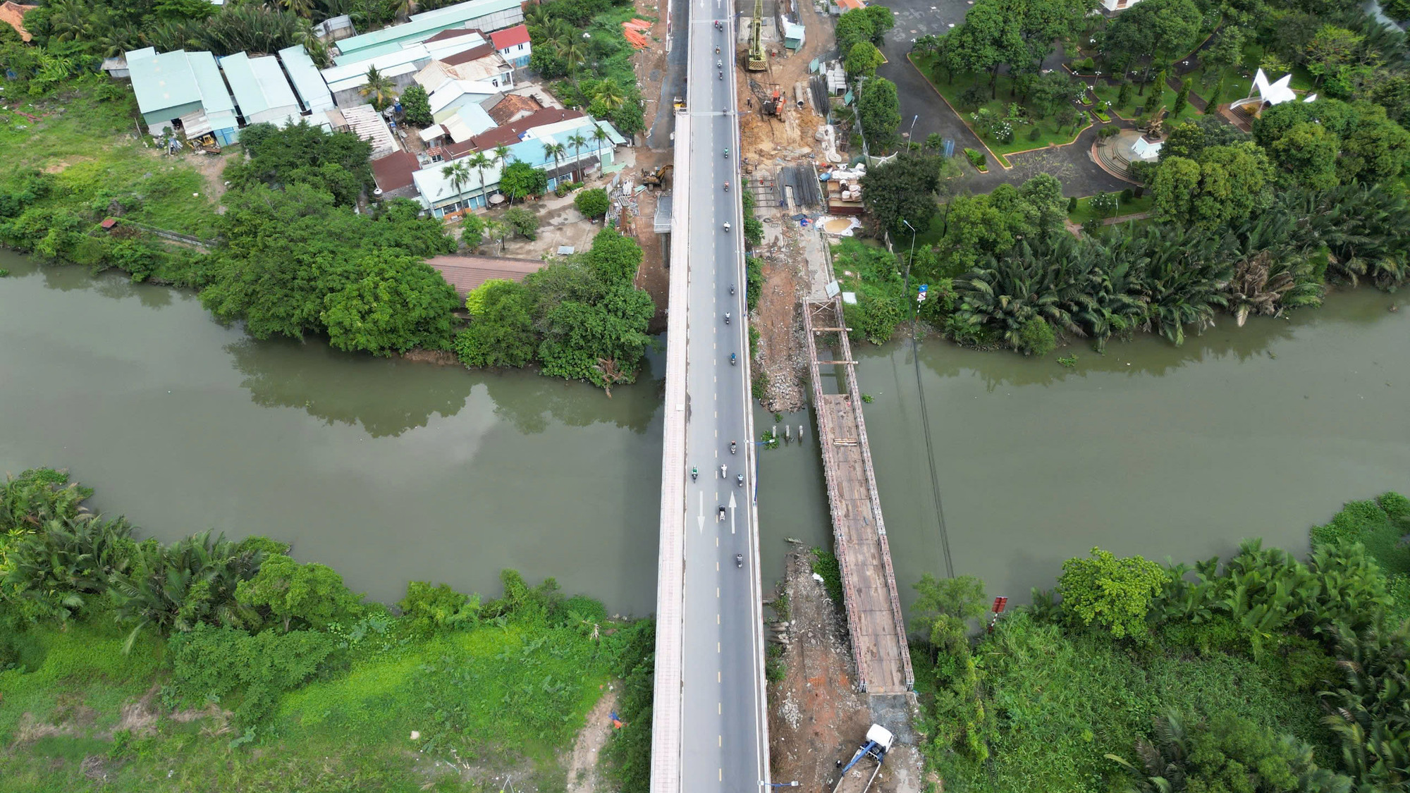 Dự kiến, toàn bộ cầu Tăng Long, thành phố Thủ Đức được hoàn thành, thông xe chính thức trước Tết Nguyên đán 2026.