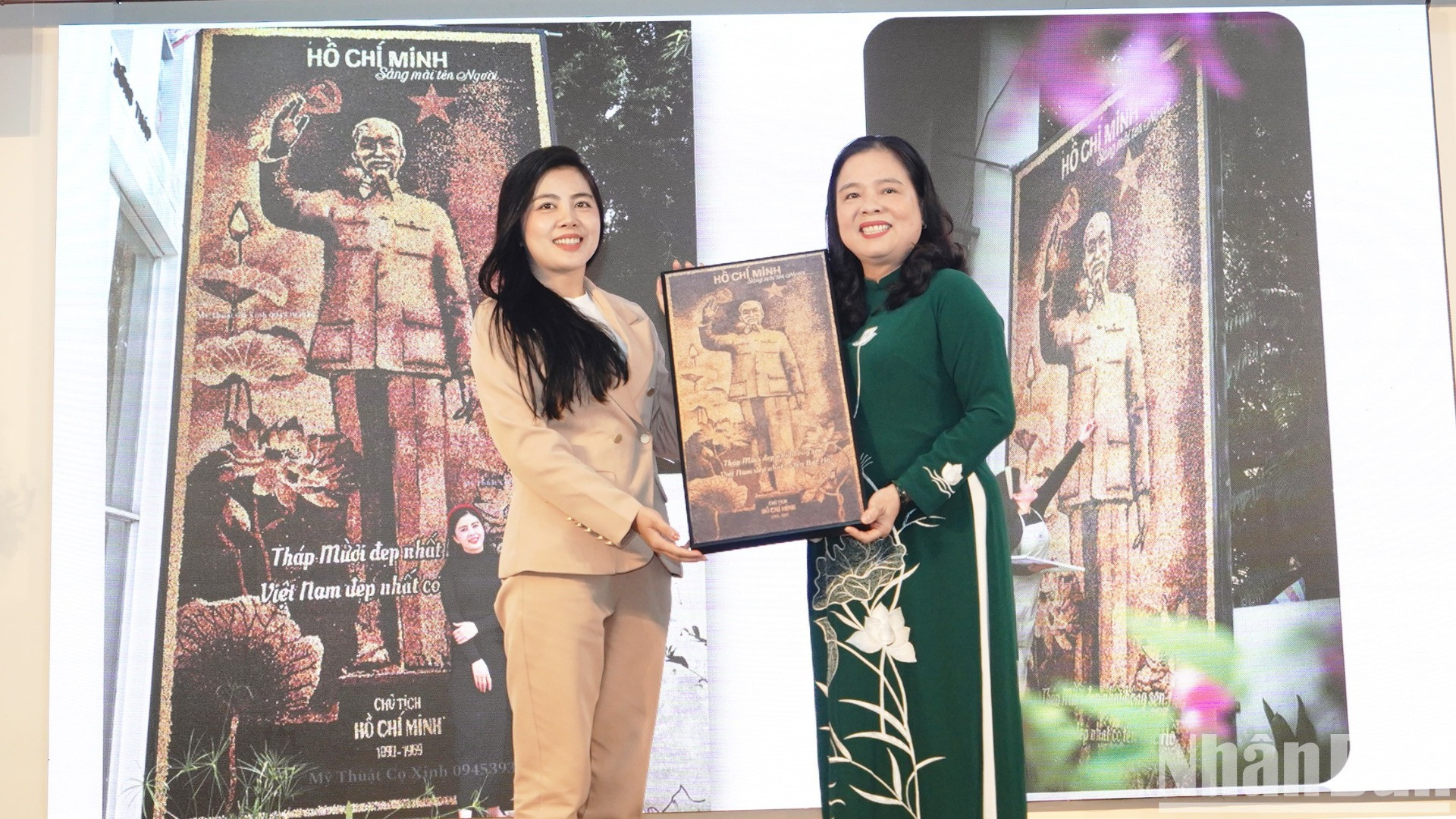 Qua tác phẩm, tác giả muốn gửi gắm tình cảm của mình và bày tỏ lòng biết ơn công lao to lớn của Bác Hồ - Vị lãnh tụ kính yêu của dân tộc. Bên cạnh đó, tác giả hy vọng có thể truyền cảm hứng cho giới trẻ về tình đất nước, lòng tự hào dân tộc và cả tinh thần giữ gìn bản sắc quê hương từ chất liệu dân dã, hạt sen Đồng Tháp. Qua tác phẩm, tác giả muốn gửi gắm tình cảm của mình và bày tỏ lòng biết ơn công lao to lớn của Bác Hồ - Vị lãnh tụ kính yêu của dân tộc. Bên cạnh đó, tác giả hy vọng có thể truyền cảm hứng cho giới trẻ về tình đất nước, lòng tự hào dân tộc và cả tinh thần giữ gìn bản sắc quê hương từ chất liệu dân dã, hạt sen Đồng Tháp.