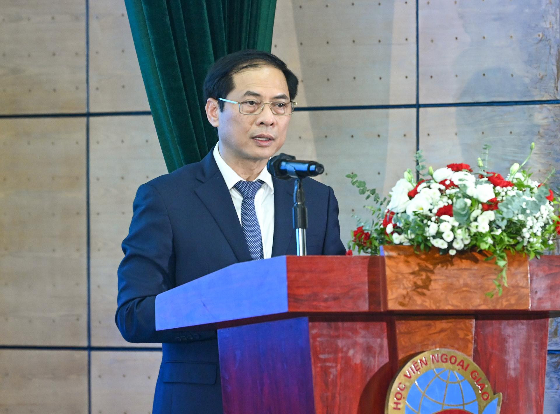 Bộ trưởng Ngoại giao Bùi Thanh Sơn phát biểu tại buổi đối thoại.