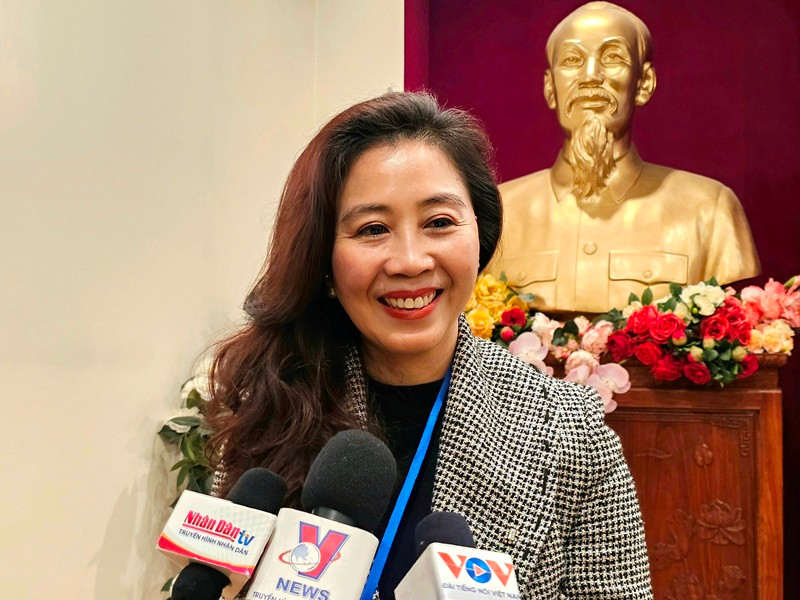 Bà Lê Thị Thu Hiền, Cục trưởng Cục Di sản văn hóa (Bộ Văn hóa, Thể thao và Du lịch): Lễ chuyển giao ấn vàng là một minh chứng rõ nét về sức mạnh của sự đoàn kết và tinh thần tự tôn dân tộc, bảo vệ các giá trị di sản văn hóa tốt đẹp của nhân dân Việt Nam. (Ảnh: MINH DUY) Bà Lê Thị Thu Hiền, Cục trưởng Cục Di sản văn hóa (Bộ Văn hóa, Thể thao và Du lịch): Lễ chuyển giao ấn vàng là một minh chứng rõ nét về sức mạnh của sự đoàn kết và tinh thần tự tôn dân tộc, bảo vệ các giá trị di sản văn hóa tốt đẹp của nhân dân Việt Nam. (Ảnh: MINH DUY)