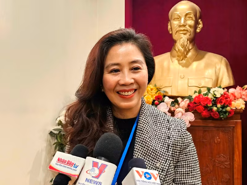Bà Lê Thị Thu Hiền, Cục trưởng Cục Di sản văn hóa (Bộ Văn hóa, Thể thao và Du lịch): Lễ chuyển giao ấn vàng là một minh chứng rõ nét về sức mạnh của sự đoàn kết và tinh thần tự tôn dân tộc, bảo vệ các giá trị di sản văn hóa tốt đẹp của nhân dân Việt Nam. (Ảnh: MINH DUY)