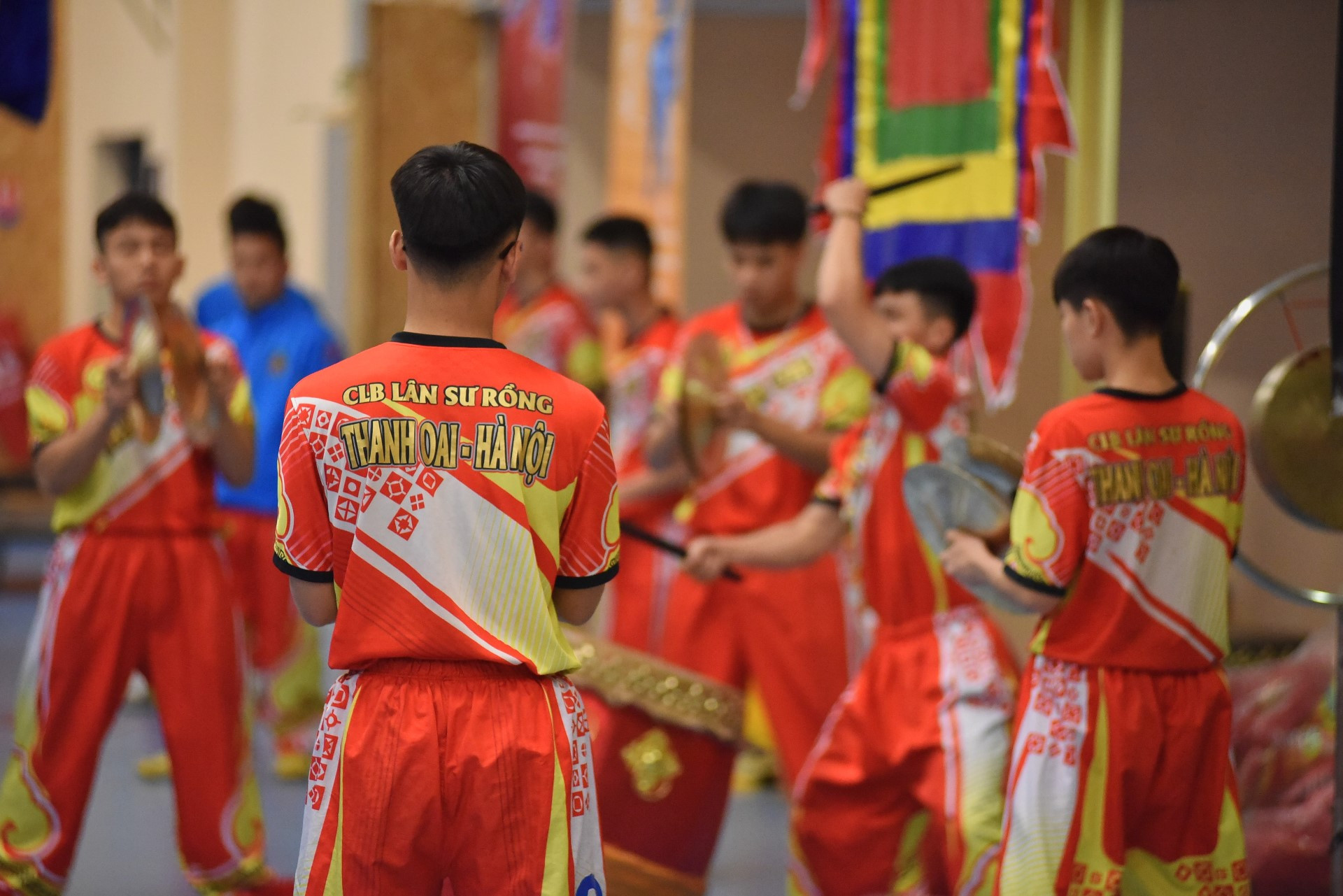 Đêm diễn có sự tham gia của đông đảo các võ sư, võ sinh đến từ nhiều môn phái khác nhau như Vovinam - Việt Võ Đạo, Minh Long - Tây Sơn Võ Đạo, Sơn Long Quyền Thuật, Trường Quốc tế Việt Nam, hay như Câu lạc bộ Lân - Sư - Rồng Hong Teck Lyon và Câu lạc bộ Lân - Sư - Rồng Thanh Oai (Hà Nội).