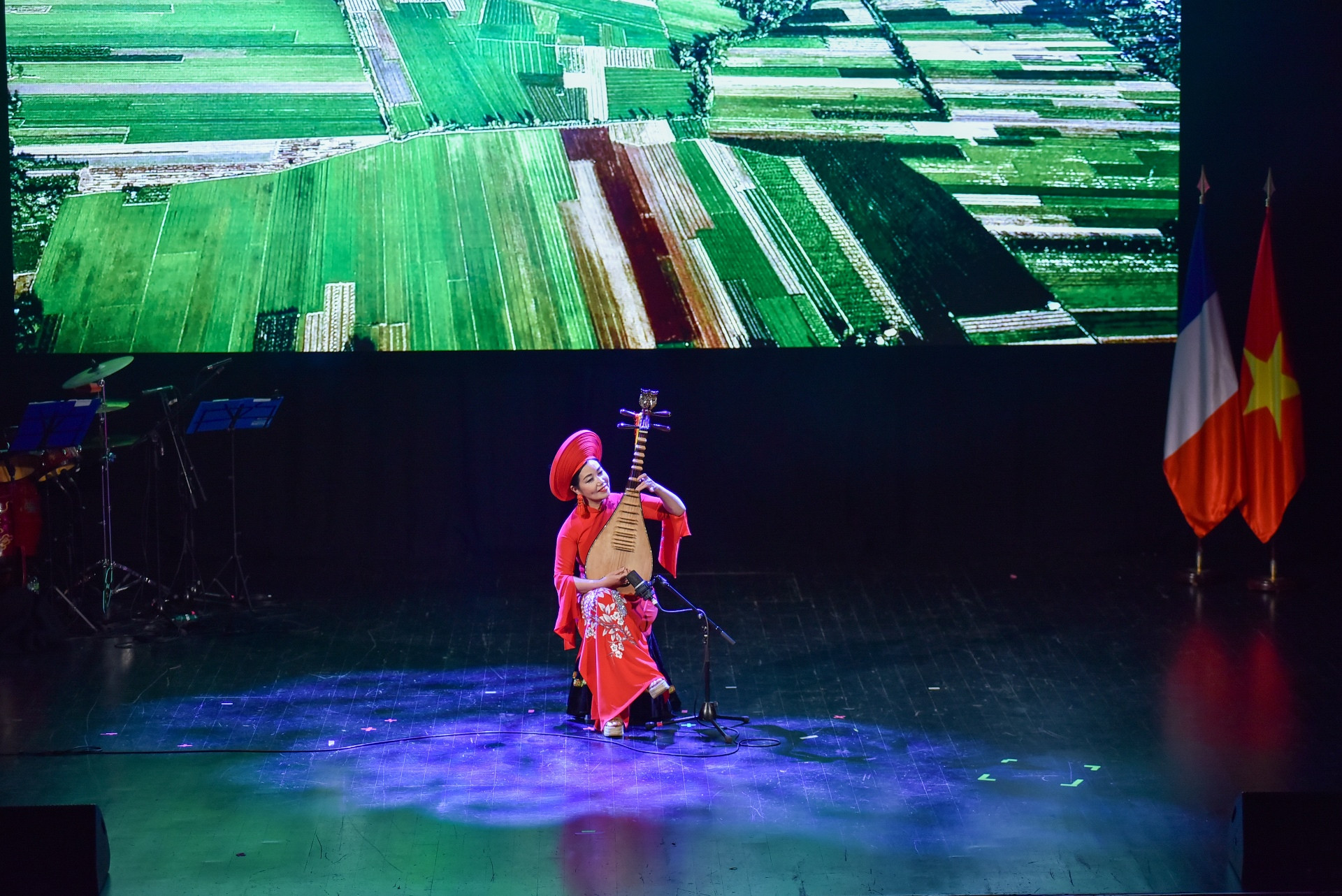 Theo Đại sứ, việc thiết lập quan hệ đối tác chiến lược vào năm 2013 đã góp phần làm sâu sắc hơn không chỉ hợp tác song phương mà còn tăng cường sự phối hợp trong các vấn đề đa phương. Theo Đại sứ, việc thiết lập quan hệ đối tác chiến lược vào năm 2013 đã góp phần làm sâu sắc hơn không chỉ hợp tác song phương mà còn tăng cường sự phối hợp trong các vấn đề đa phương.