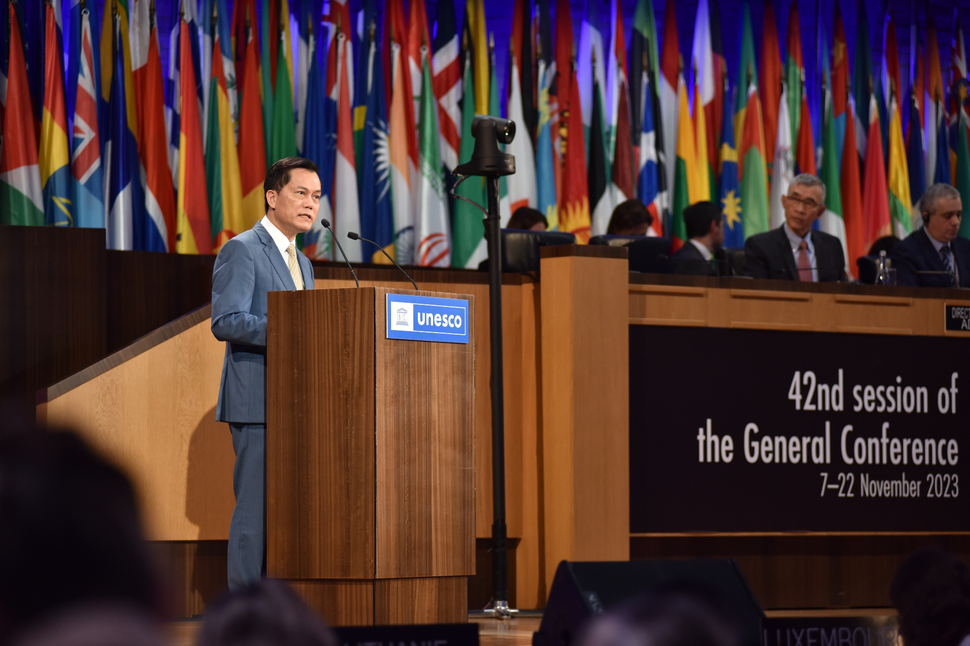 Thứ trưởng Hà Kim Ngọc khẳng định cam kết của Việt Nam trong việc đồng hành cùng với UNESCO và các quốc gia thành viên của Tổ chức trong xây dựng và duy trì một thế giới văn hóa, giáo dục, khoa học phát triển bền vững. (Ảnh: MINH DUY)