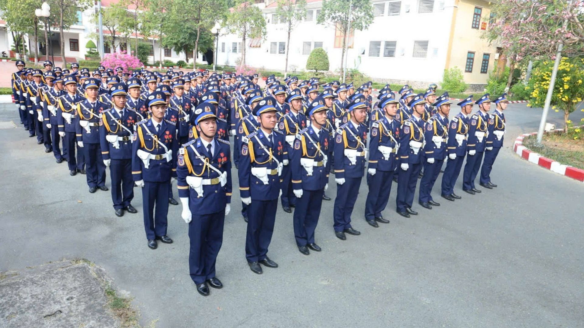 Khối đi Cảnh sát biển Việt Nam vững chắc, uy nghiêm, đội hình đều, đẹp.