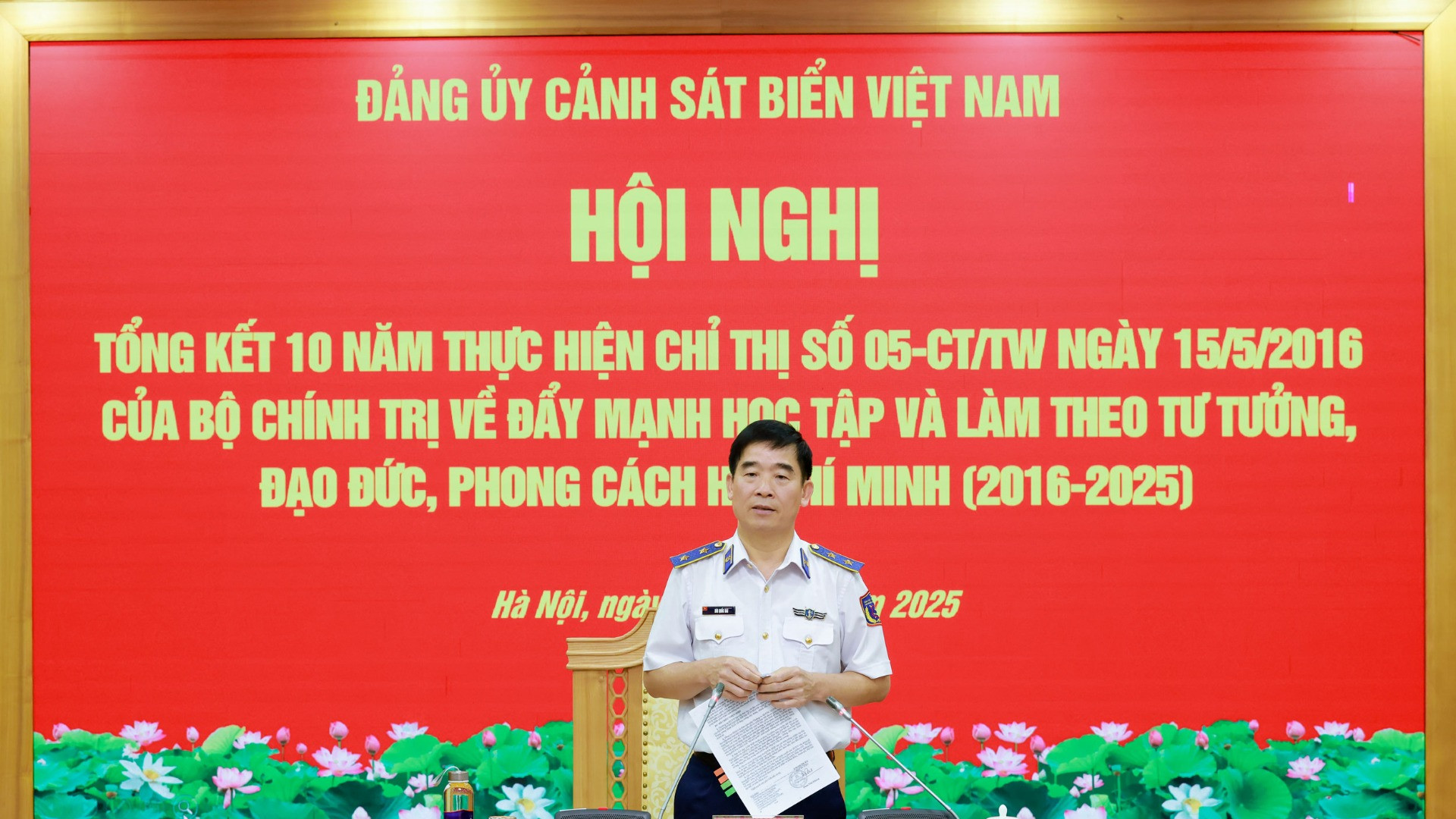 Trung tướng Bùi Quốc Oai, Bí thư Đảng ủy, Chính ủy Cảnh sát Biển Việt Nam, phát biểu tại hội nghị. Trung tướng Bùi Quốc Oai, Bí thư Đảng ủy, Chính ủy Cảnh sát Biển Việt Nam, phát biểu tại hội nghị.