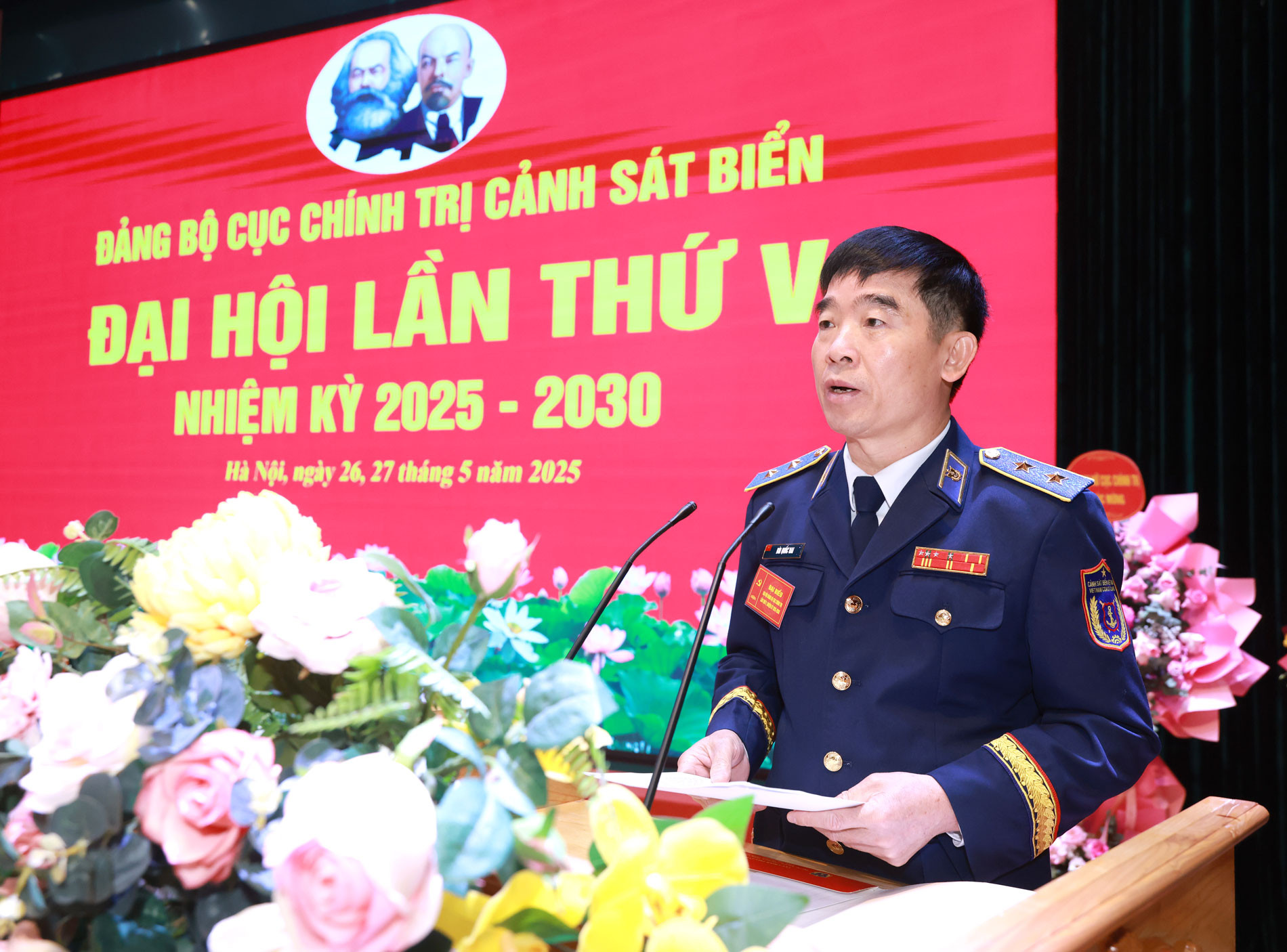 Trung tướng Bùi Quốc Oai, Bí thư Đảng ủy, Chính ủy Cảnh sát biển Việt Nam, phát biểu tại Đại hội.