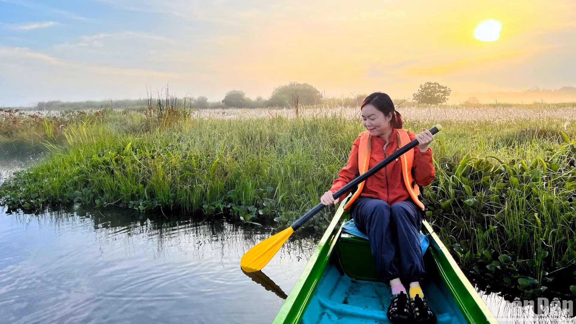 Chuyến phiêu lưu ở Bàu Sấu khiến mỗi người chúng tôi thêm yêu mến và tự hào về thiên nhiên phong phú của đất nước mình, đồng thời cảm phục và trân trọng hơn những con người đã và đang nỗ lực giữ gìn màu xanh tươi thắm ấy.