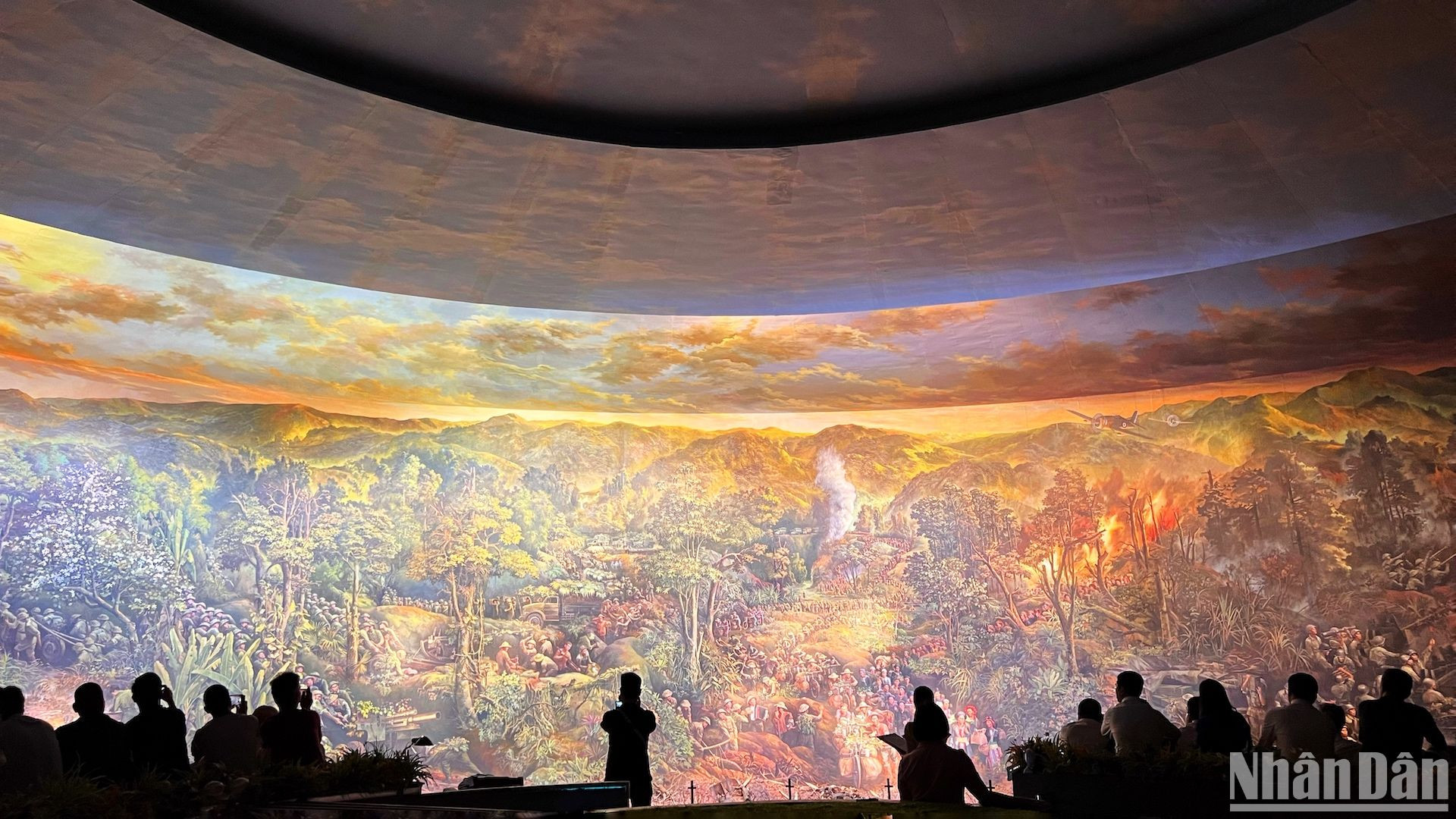 Bức tranh tường độc đáo và giàu giá trị lịch sử, thẩm mỹ.