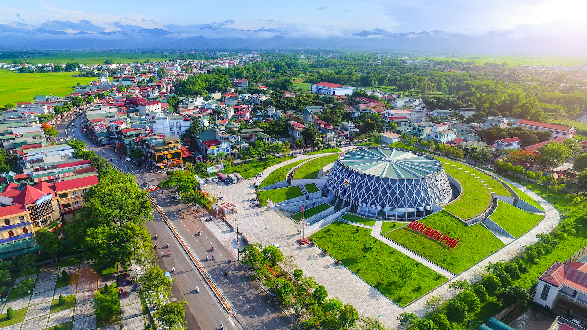 Một góc thành phố Điện Biên Phủ khang trang, rực rỡ hôm nay. (Ảnh: Sở Văn hóa, Thể thao và Du lịch tỉnh Điện Biên)