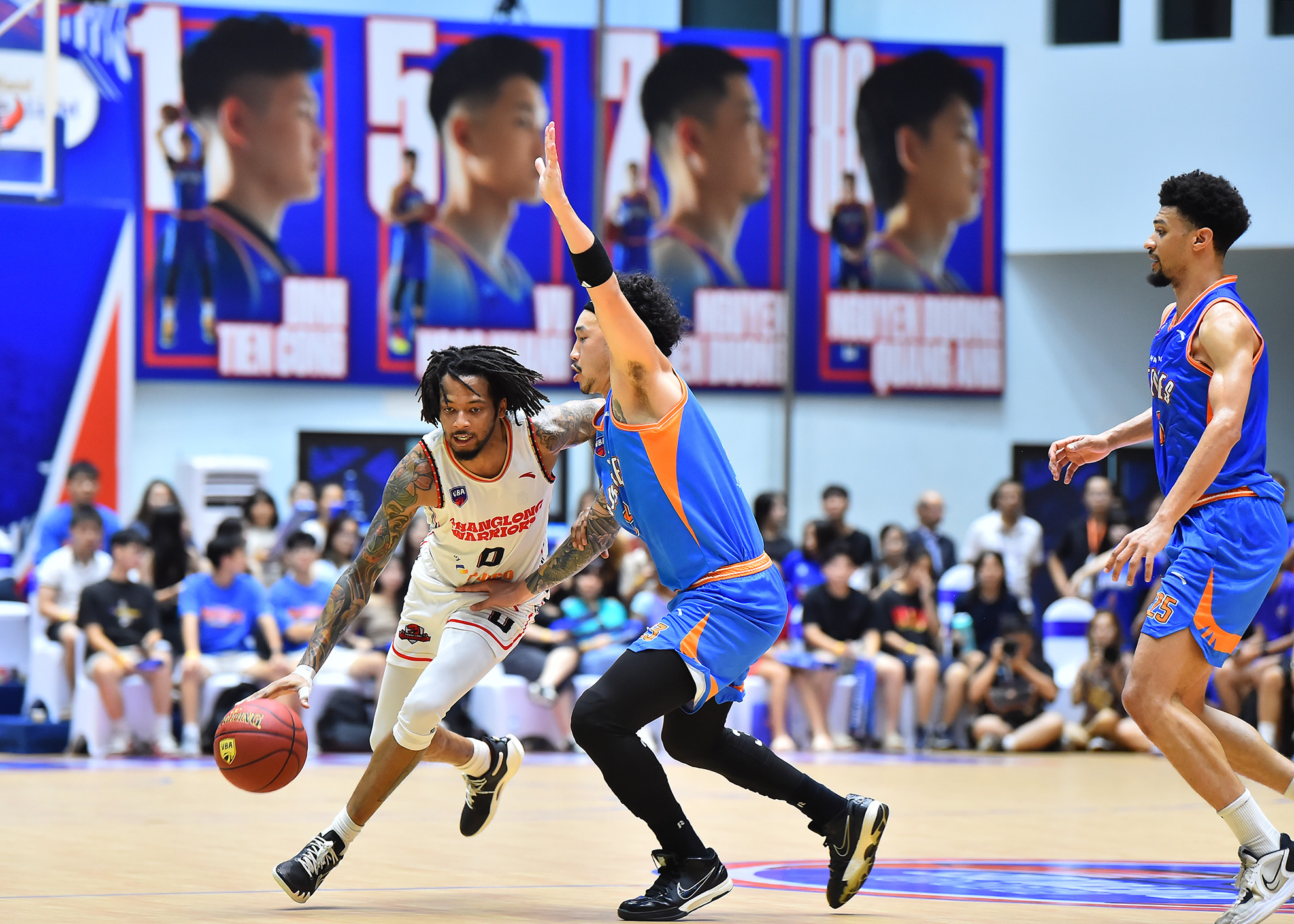 Tuy nhiên, bất ngờ đã xảy ra khi các cầu thủ Thang Long Warriors mới là những người có cảm giác bóng tốt hơn trong quãng thời gian đầu trận.