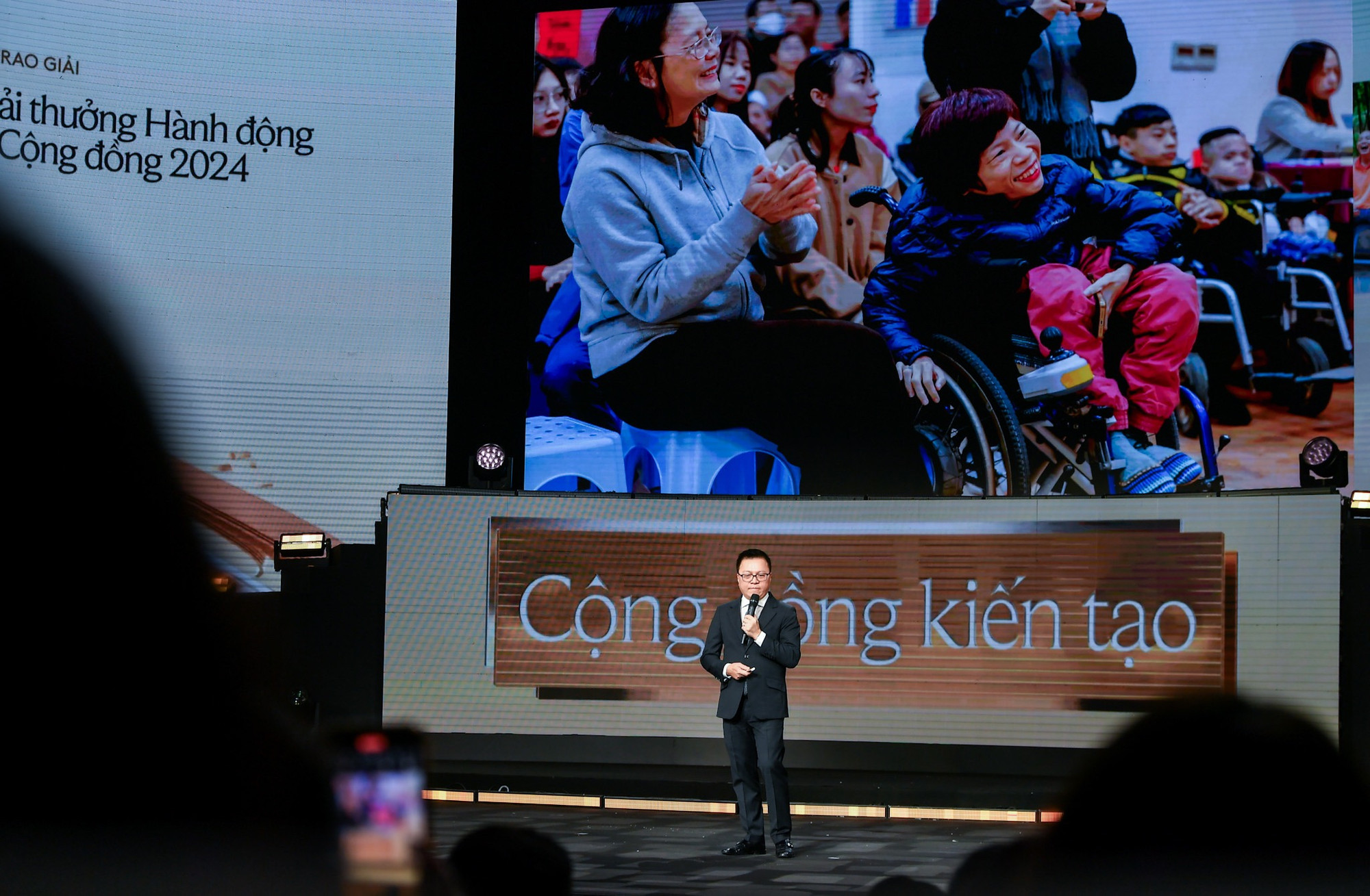 Đồng chí Lê Quốc Minh, Ủy viên Trung ương Đảng, Tổng Biên tập Báo Nhân Dân, Trưởng Ban Tổ chức Giải thưởng Human Act Prize 2024 phát biểu tại lễ trao giải. Đồng chí Lê Quốc Minh, Ủy viên Trung ương Đảng, Tổng Biên tập Báo Nhân Dân, Trưởng Ban Tổ chức Giải thưởng Human Act Prize 2024 phát biểu tại lễ trao giải.