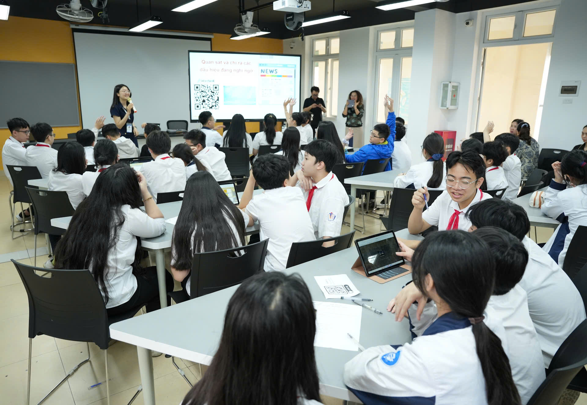 Một tiết học công dân số của học sinh Trường THCS Trưng Vương