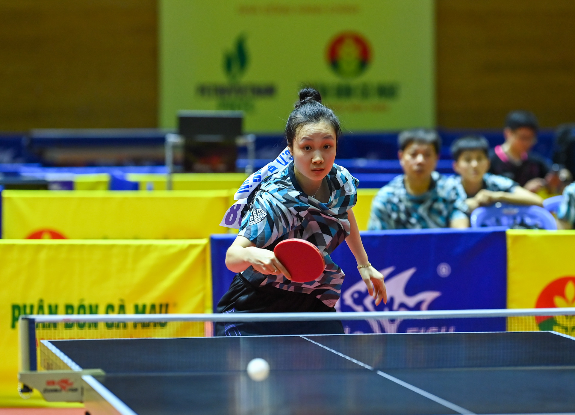 Hoa khôi bóng bàn năm 2021 - Nguyễn Thị Mai Phương thi đấu ngày càng tiến bộ. Nhờ sự nỗ lực và khát vọng thi đấu, cô dần chứng tỏ mình là một tay vợt nữ mạnh của đoàn bóng bàn Hải Dương-Long Hải.