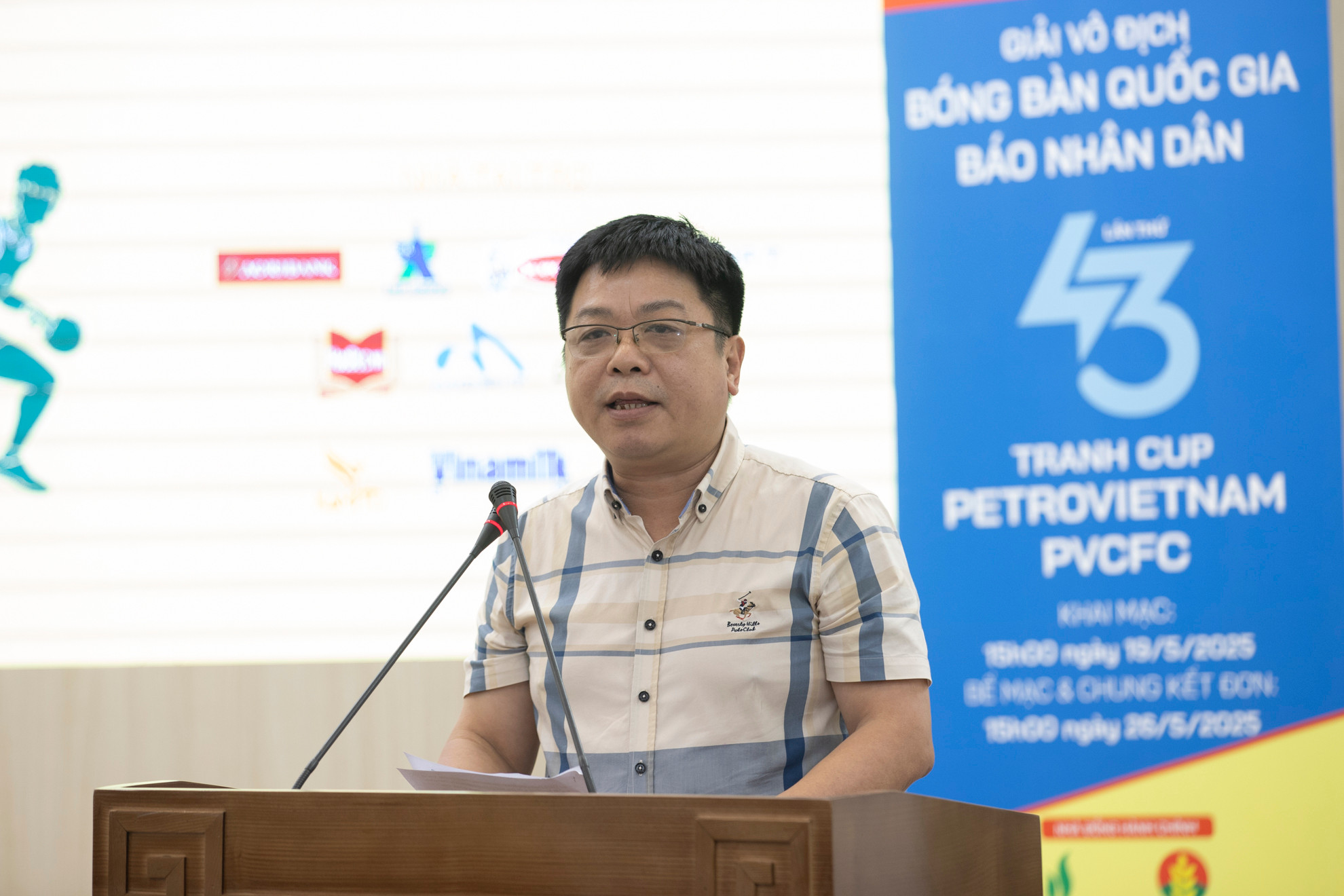 Đồng chí Quế Đình Nguyên, Phó Tổng Biên tập Báo Nhân Dân, Phó Trưởng Ban Chỉ đạo Giải vô địch bóng bàn quốc gia Báo Nhân Dân lần thứ 43 phát biểu ý kiến tại buổi họp báo.